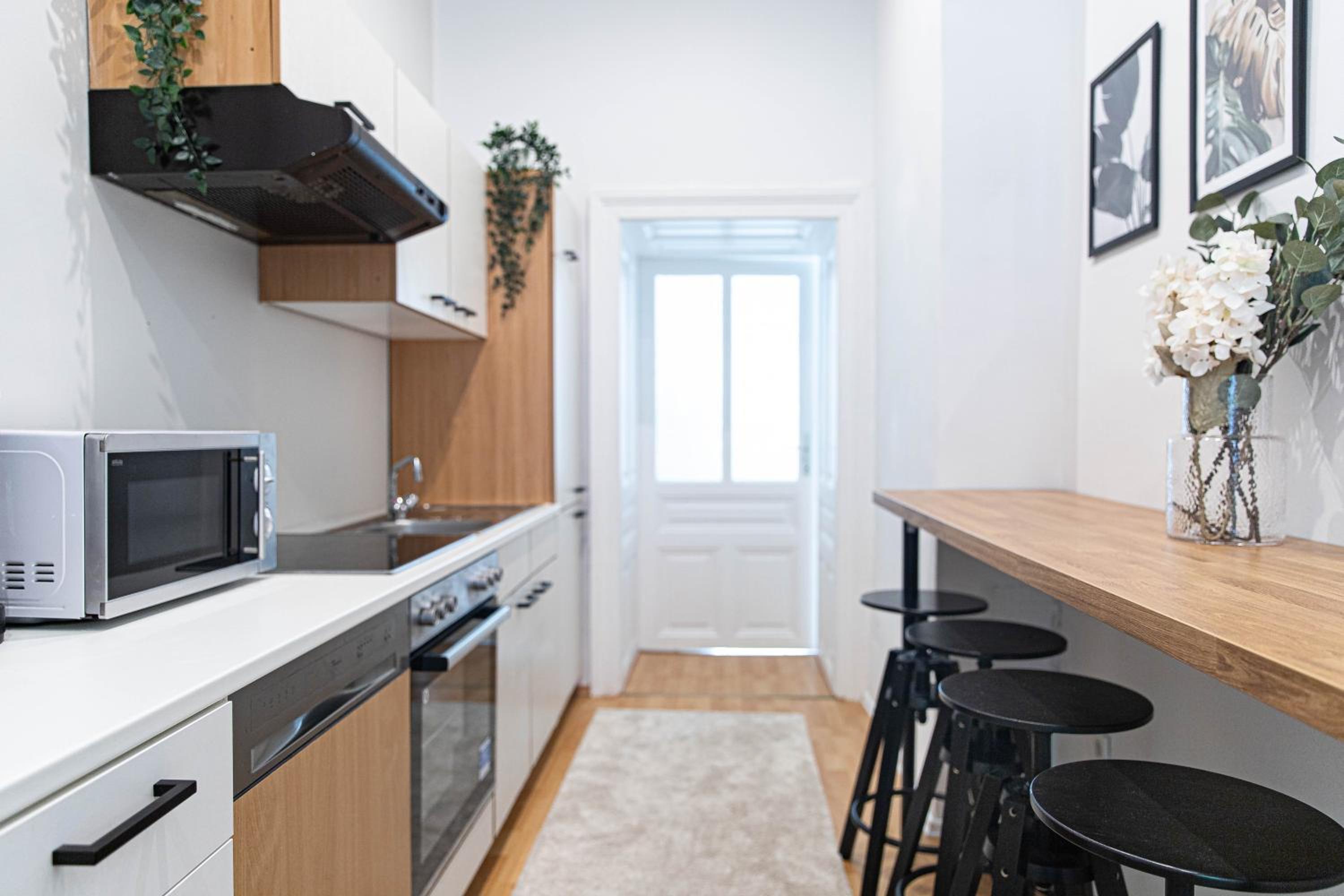 Spacious Apartments, 3 min to U1 Reumannplatz