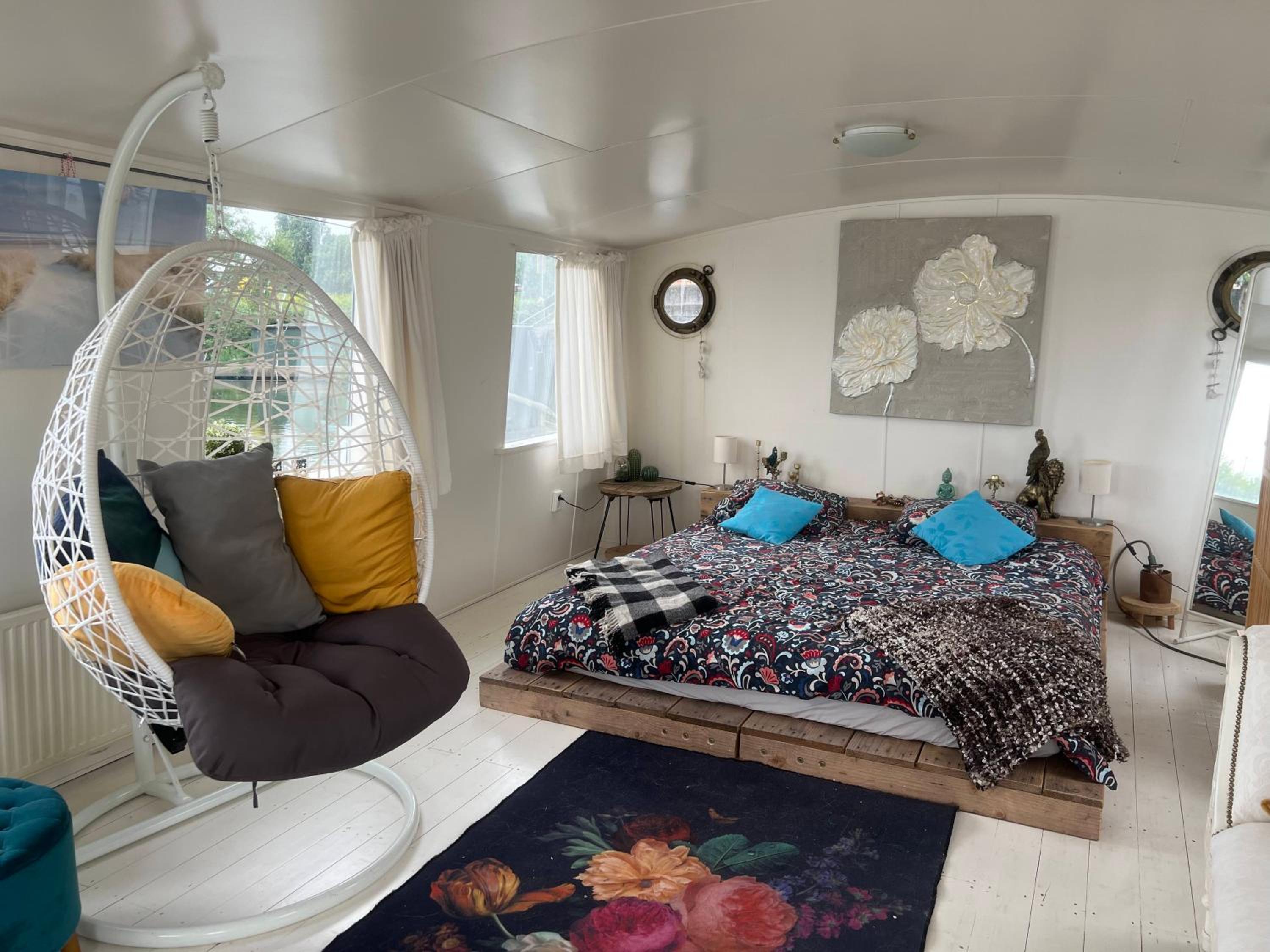The Island Houseboat photo 4