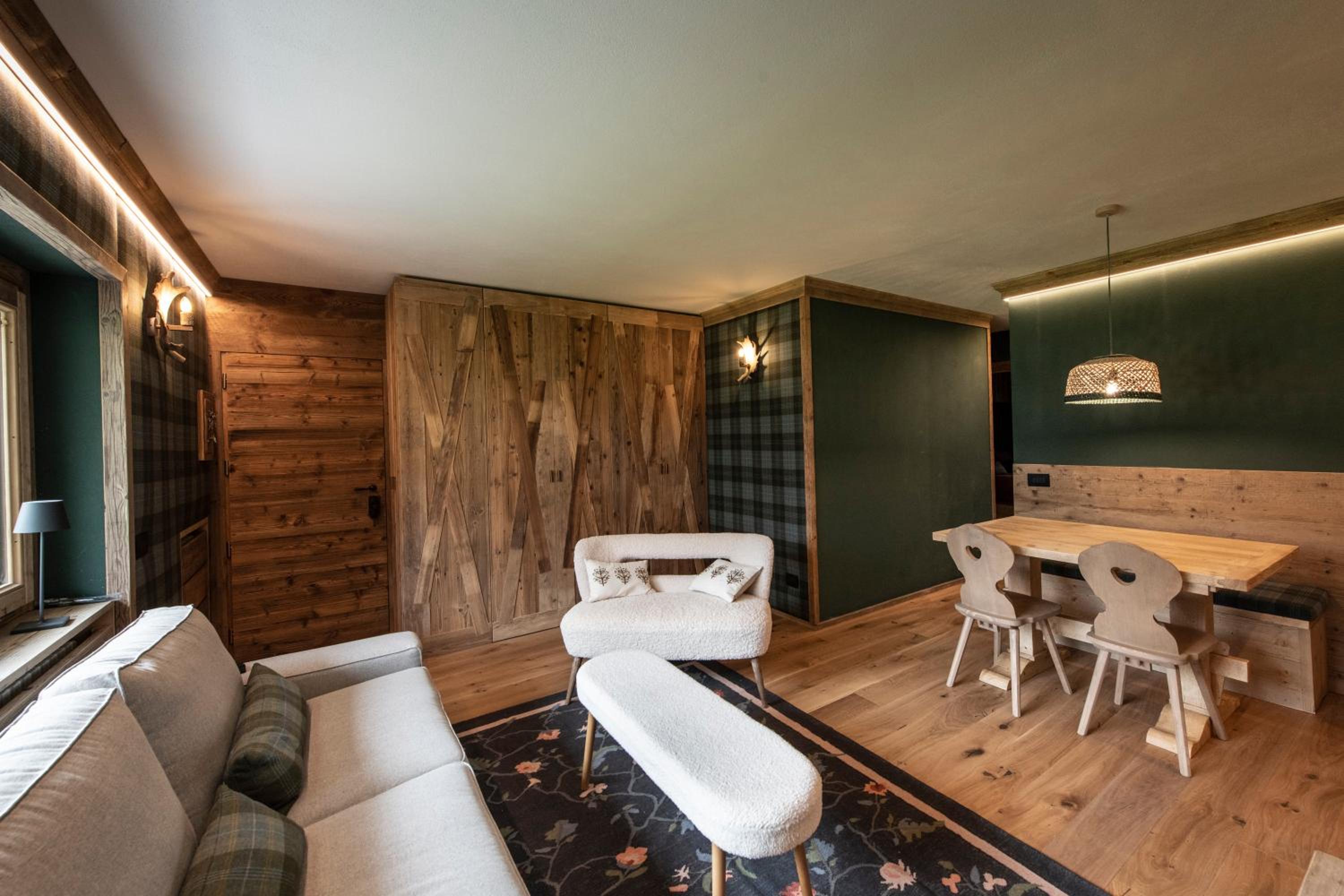 Cortina Center Design Apartment with Private Parking