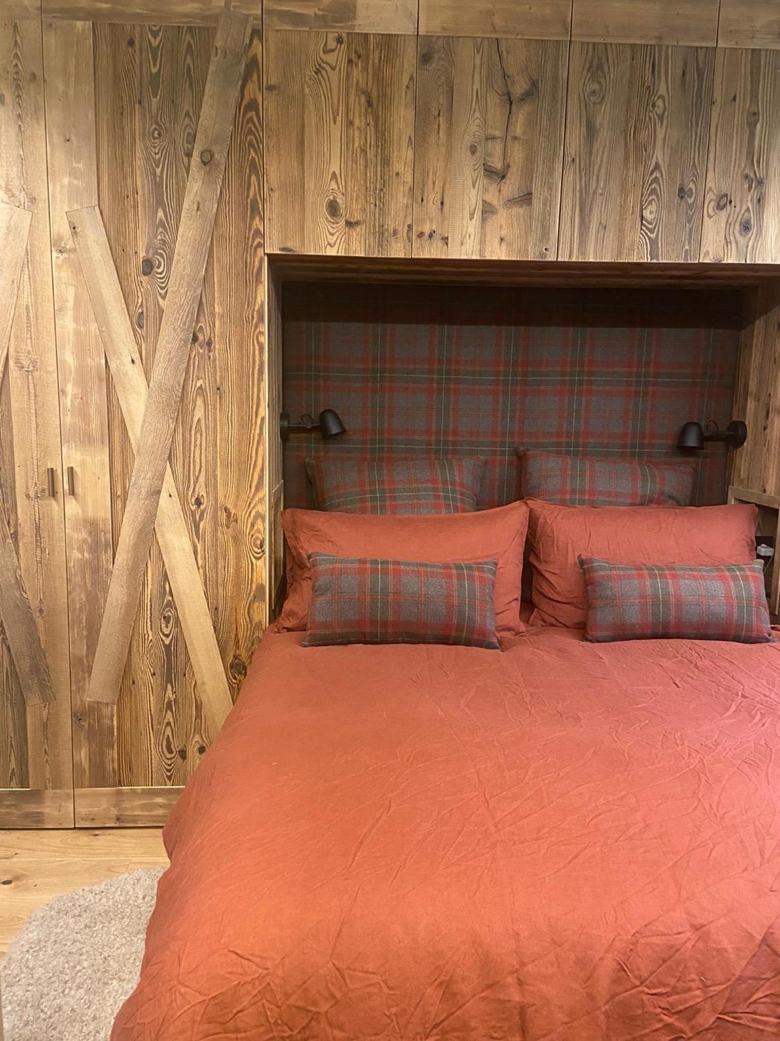 Cortina Center Design Apartment with Private Parking