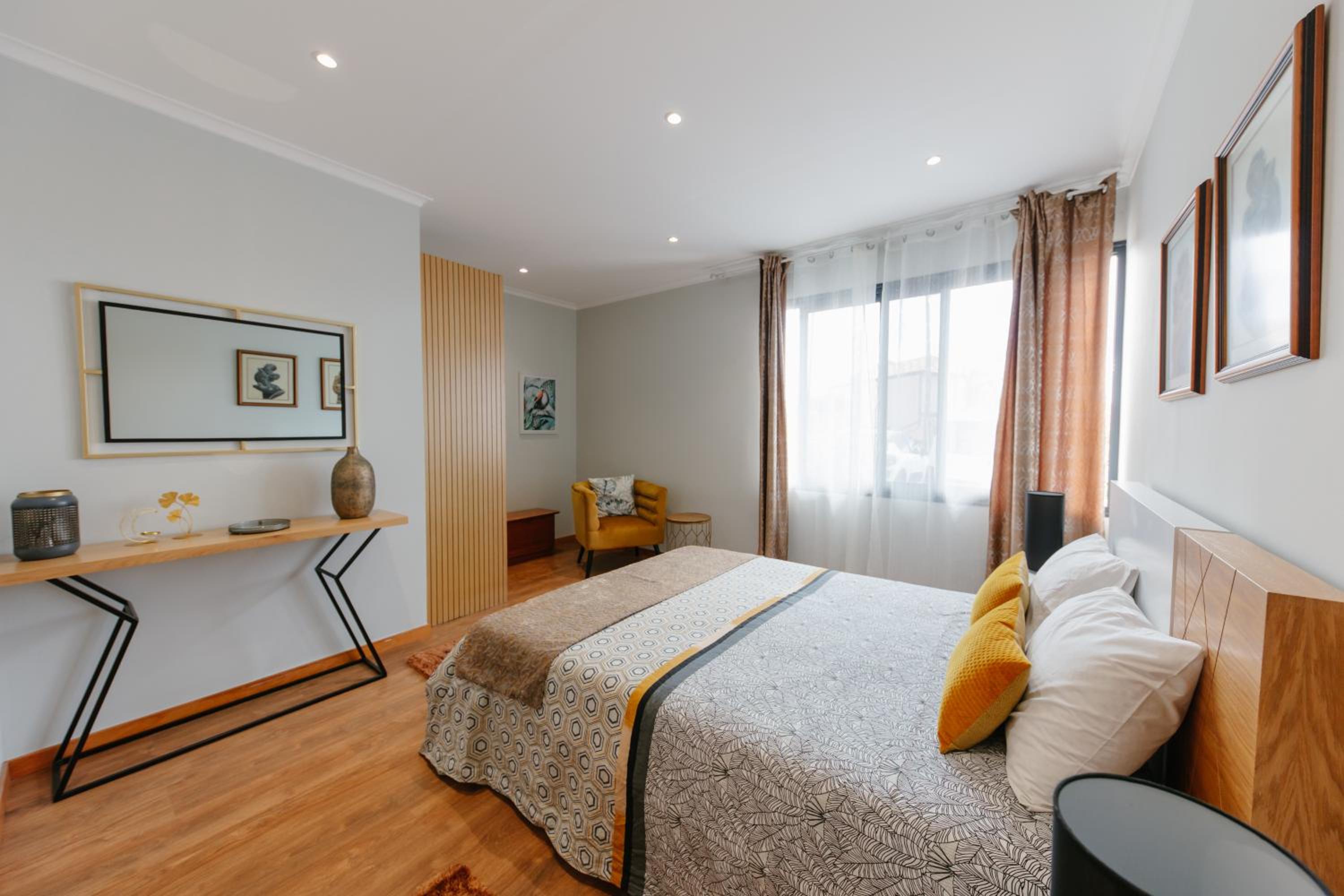 Hotel sweet home - Image 1