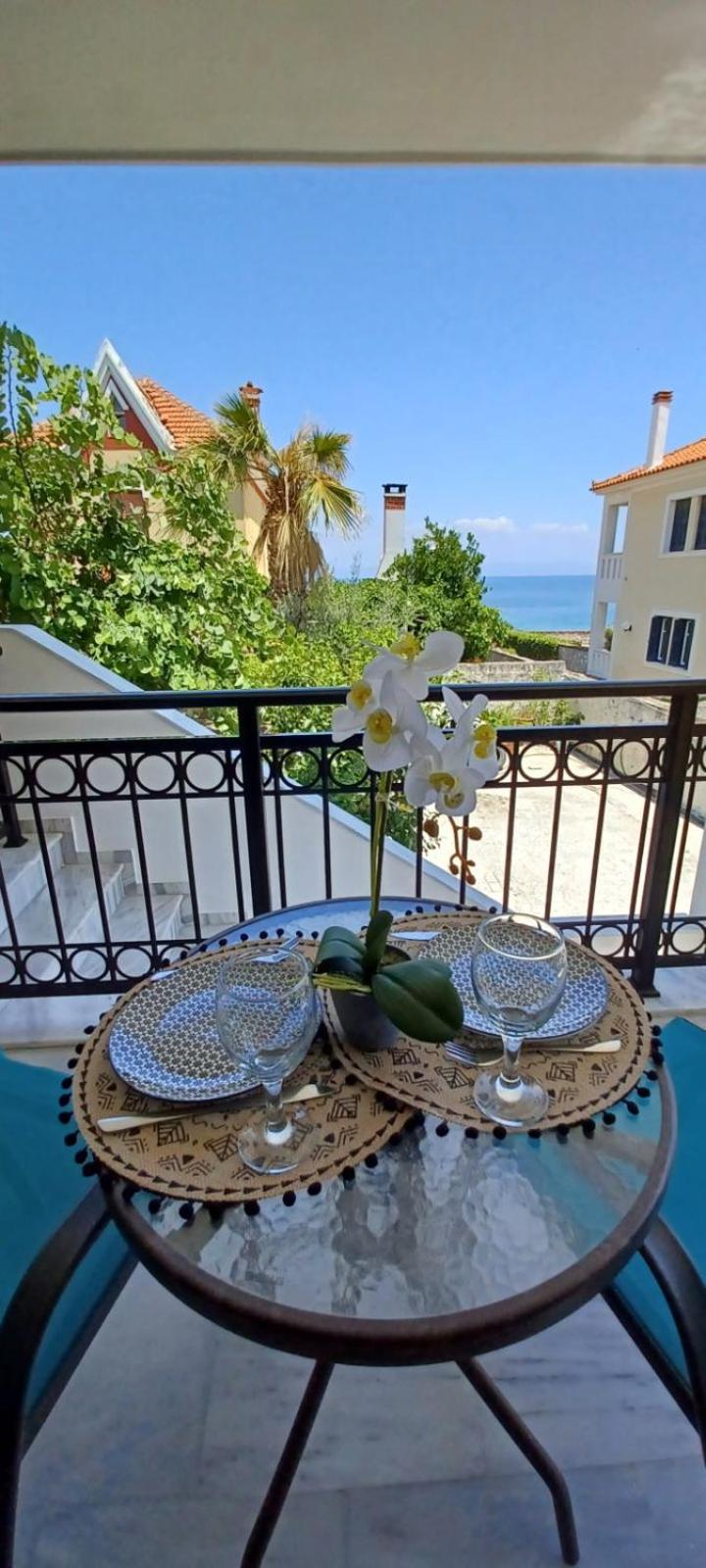 Seaview Luxury Apartment with private parking photo 2