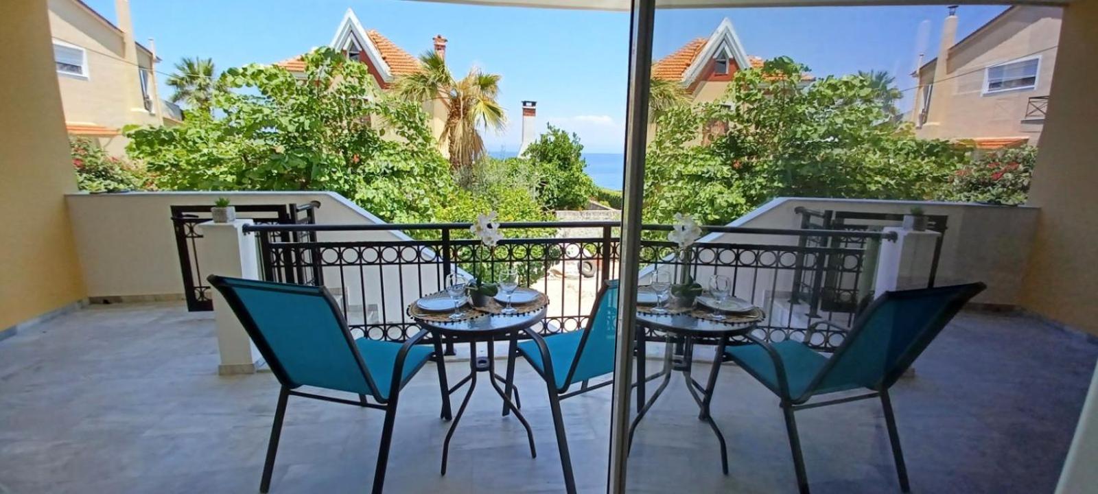 Seaview Luxury Apartment with private parking photo 3