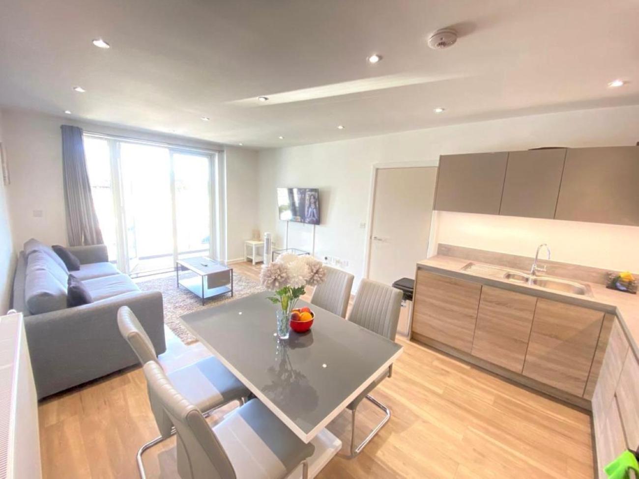Canning Town 2 Bed Apartment