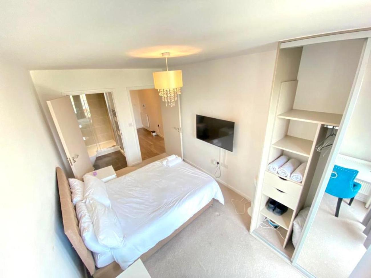 Canning Town 2 Bed Apartment