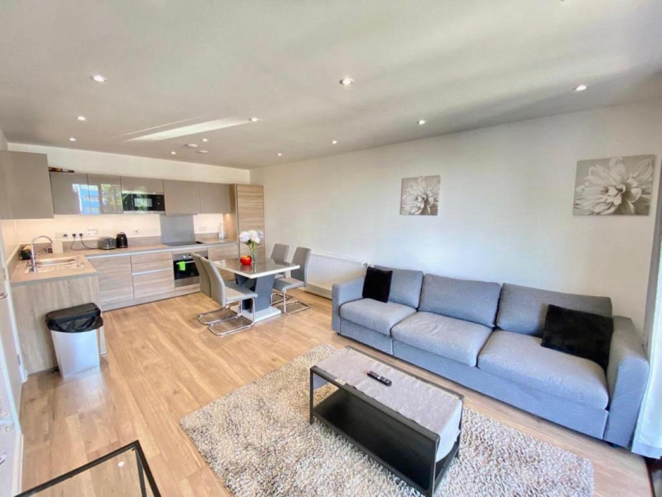 Canning Town 2 Bed Apartment