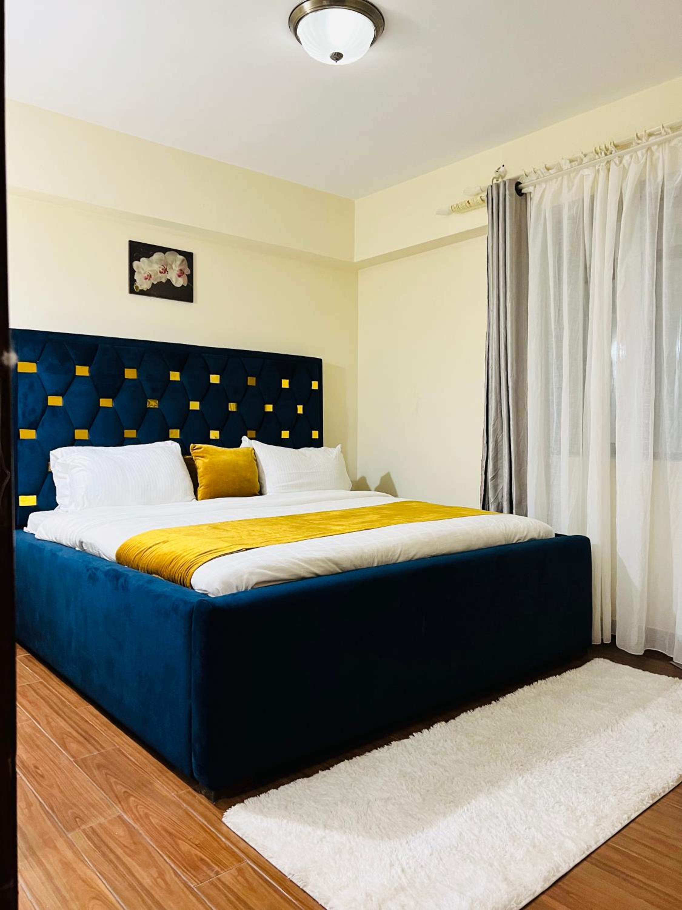 2br, Denis gardens with gym view 4