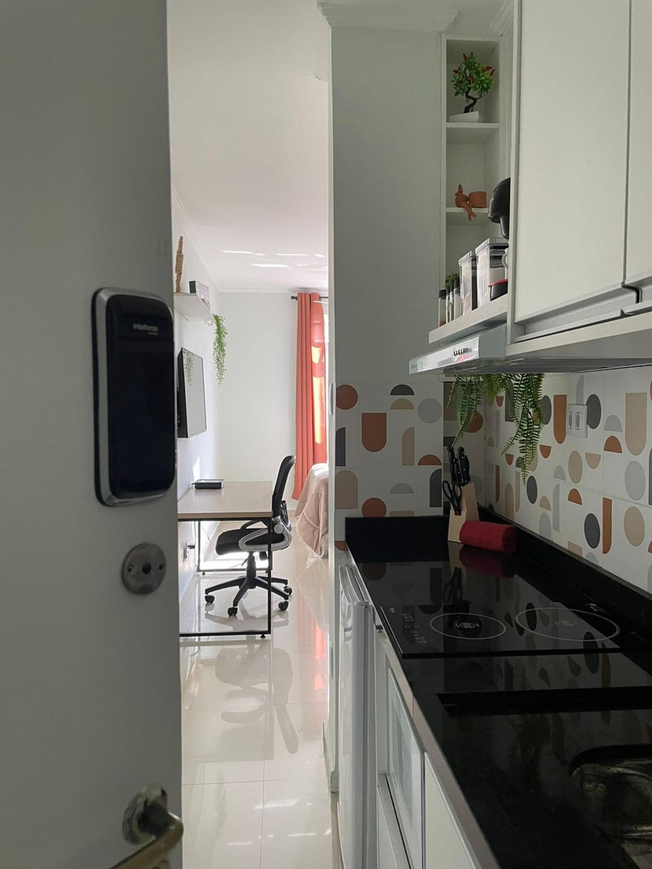 Prédio central com apartamentos reformados