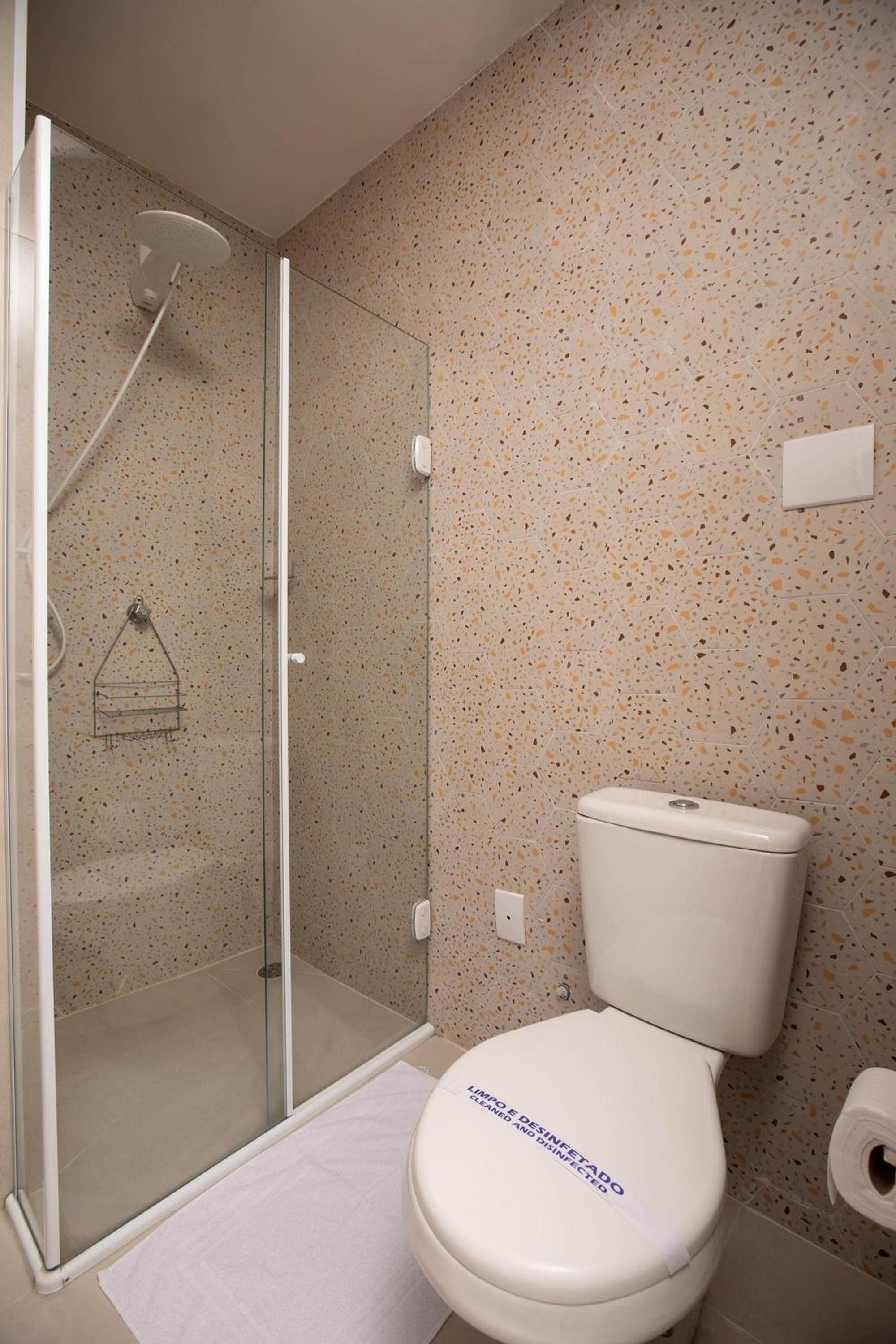 Prédio central com apartamentos reformados