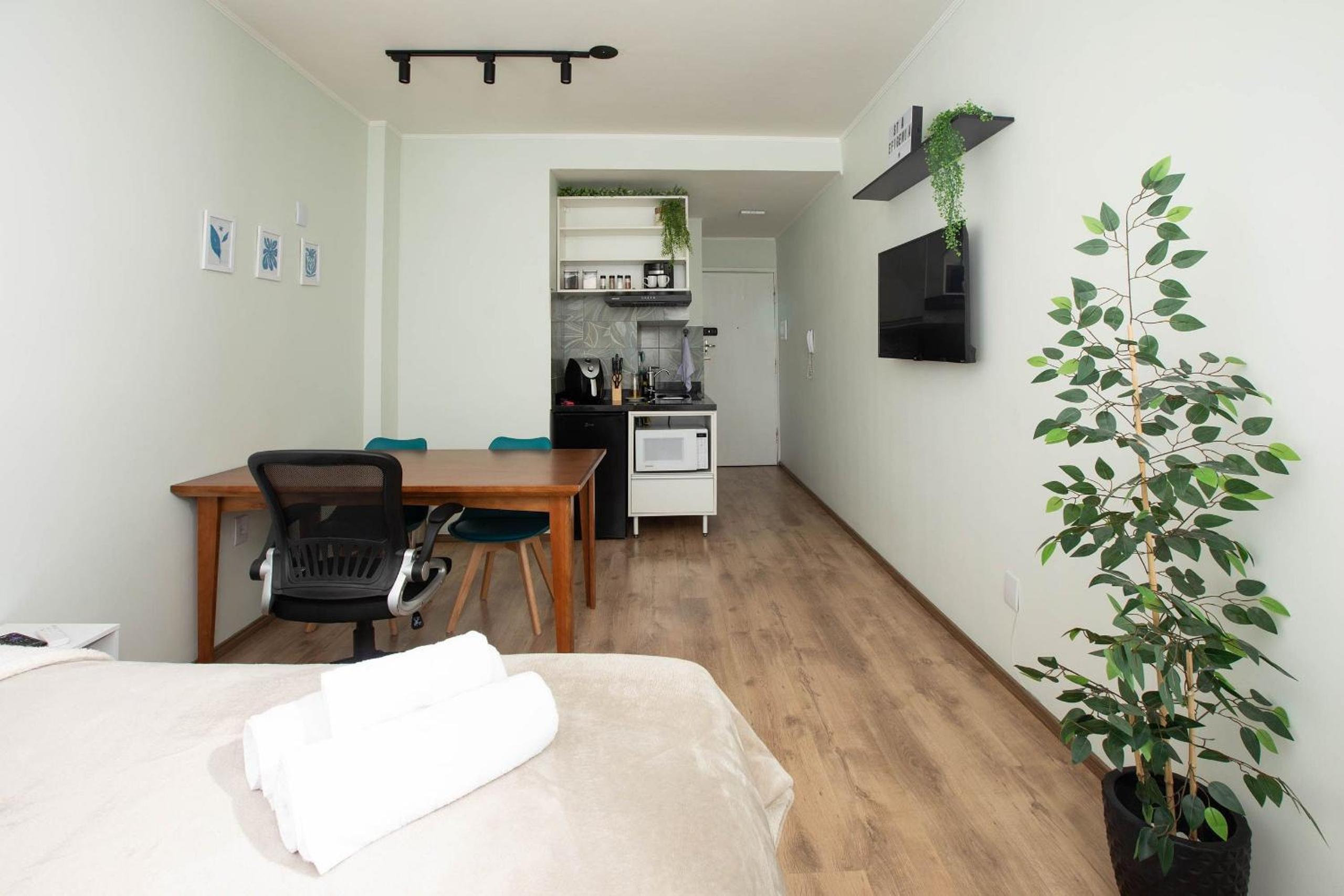 Prédio central com apartamentos reformados