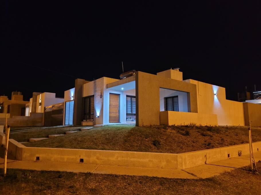 Casa Amplia y Tranquila con Garage