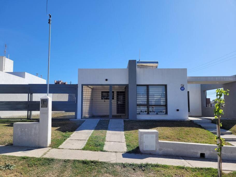 Casa Amplia y Tranquila con Garage