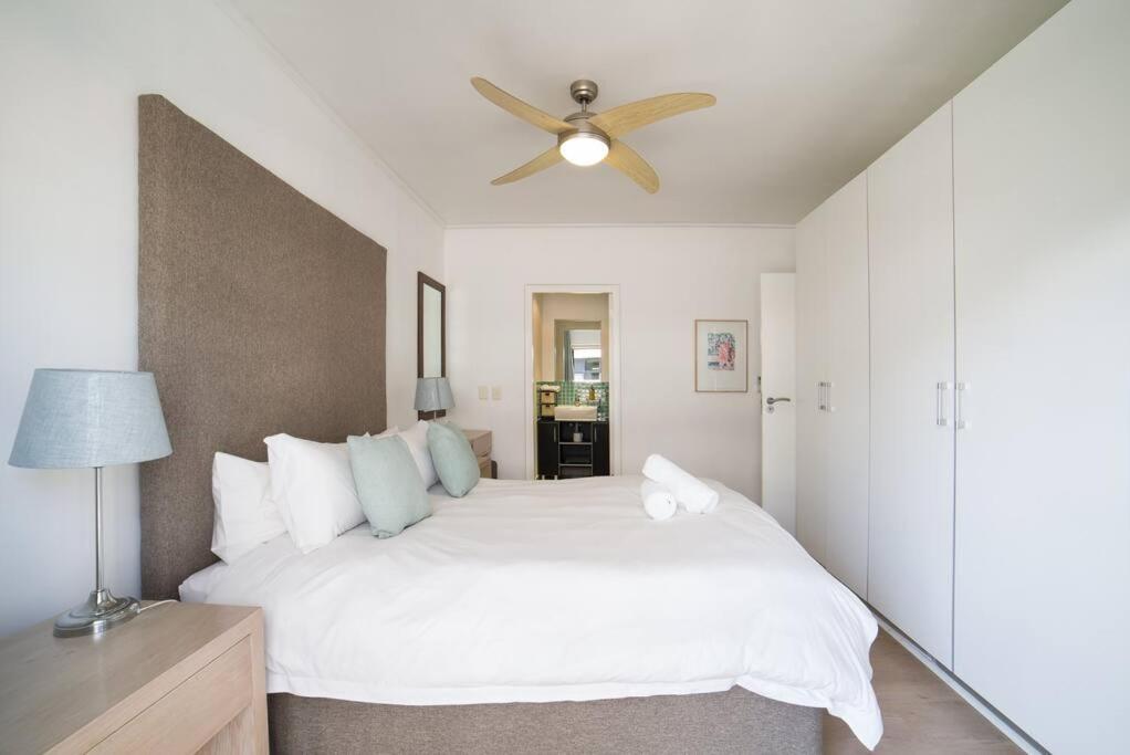 5th Floor City Center 3Bed Central and Spacious view 4