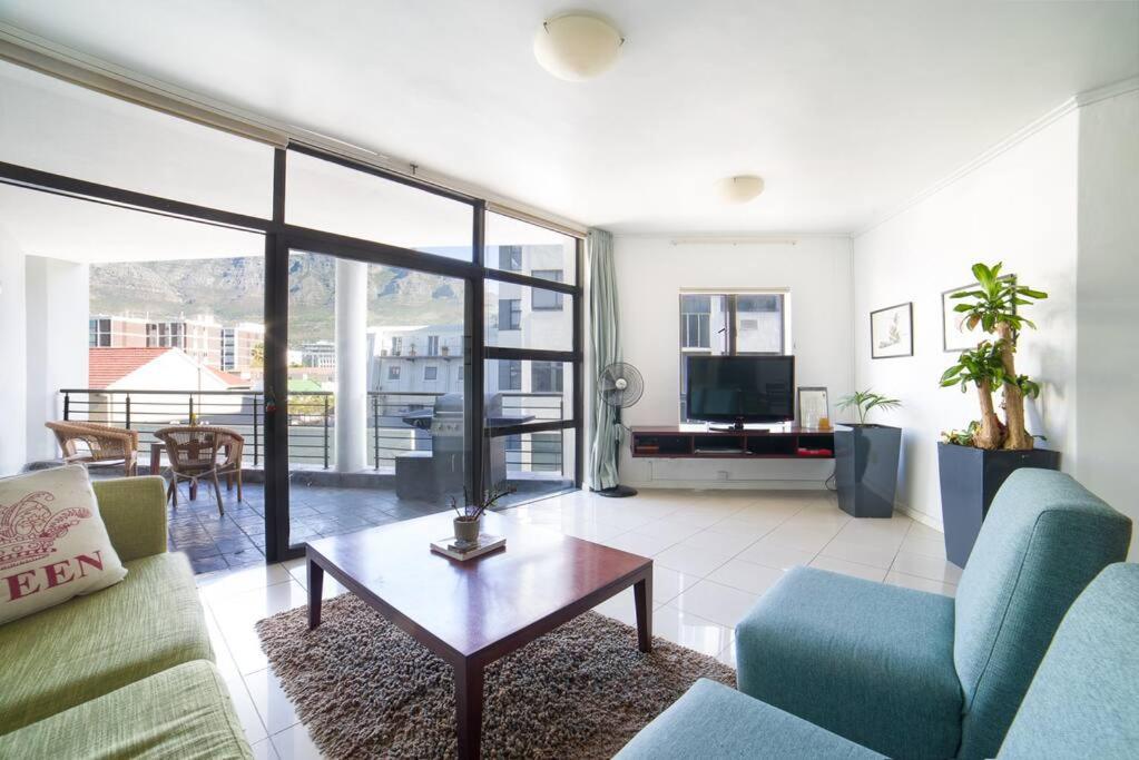 5th Floor City Center 3Bed Central and Spacious view 5