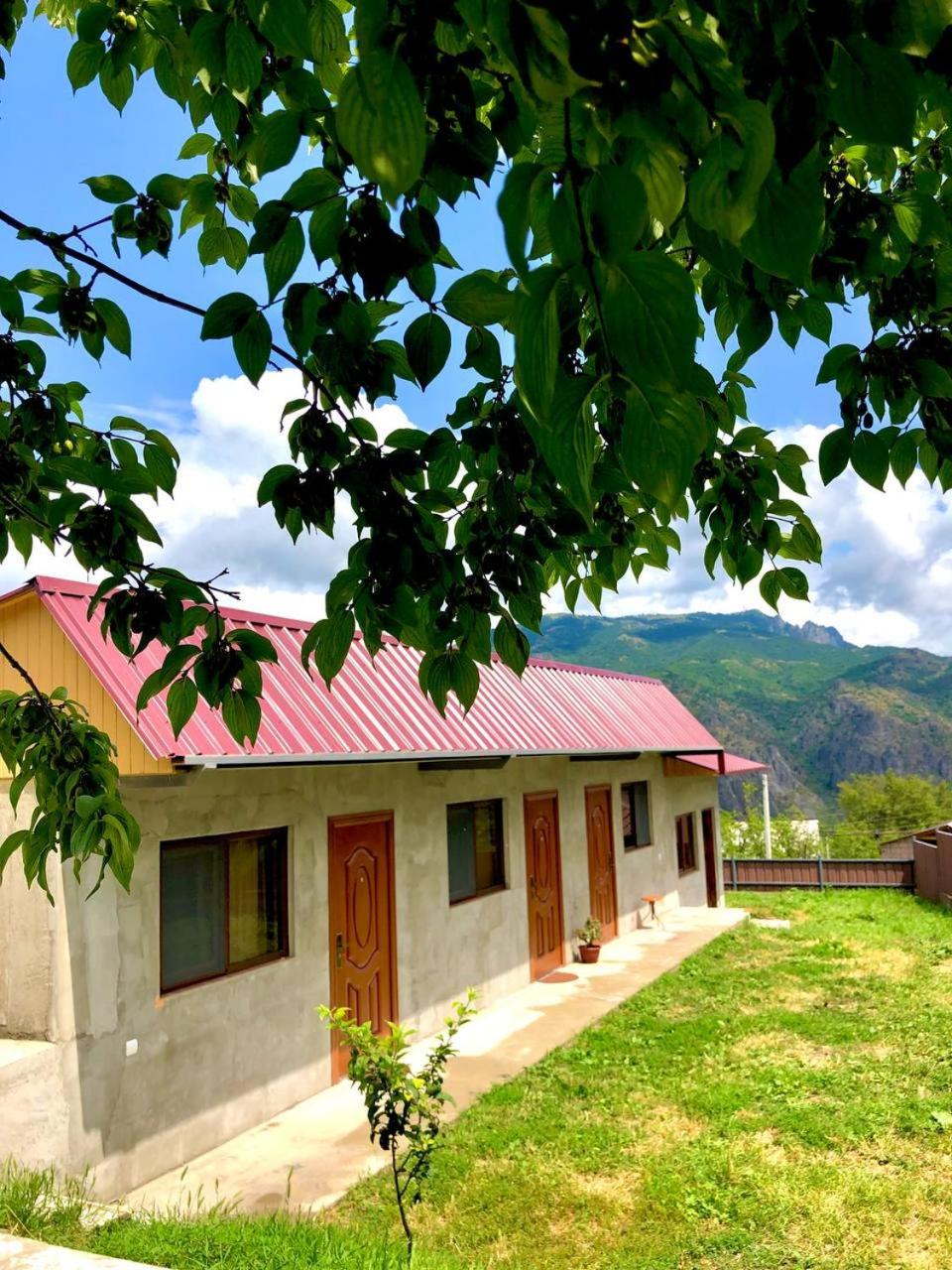 VaLiVa Sanahin Guest House