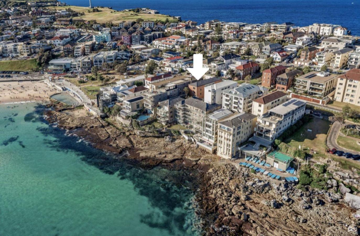 Luxe 2BR with Smart TV Steps from Bondi Beach