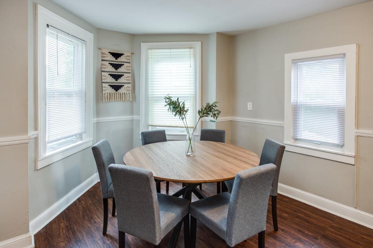 Hotel 3BR Home with In-Unit Laundry, Parking, Sound Bar - Image 1