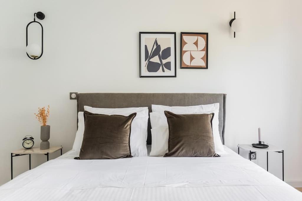 Breezy 2BR Apartment by Marina Flisvos by UPSTREET photo 4