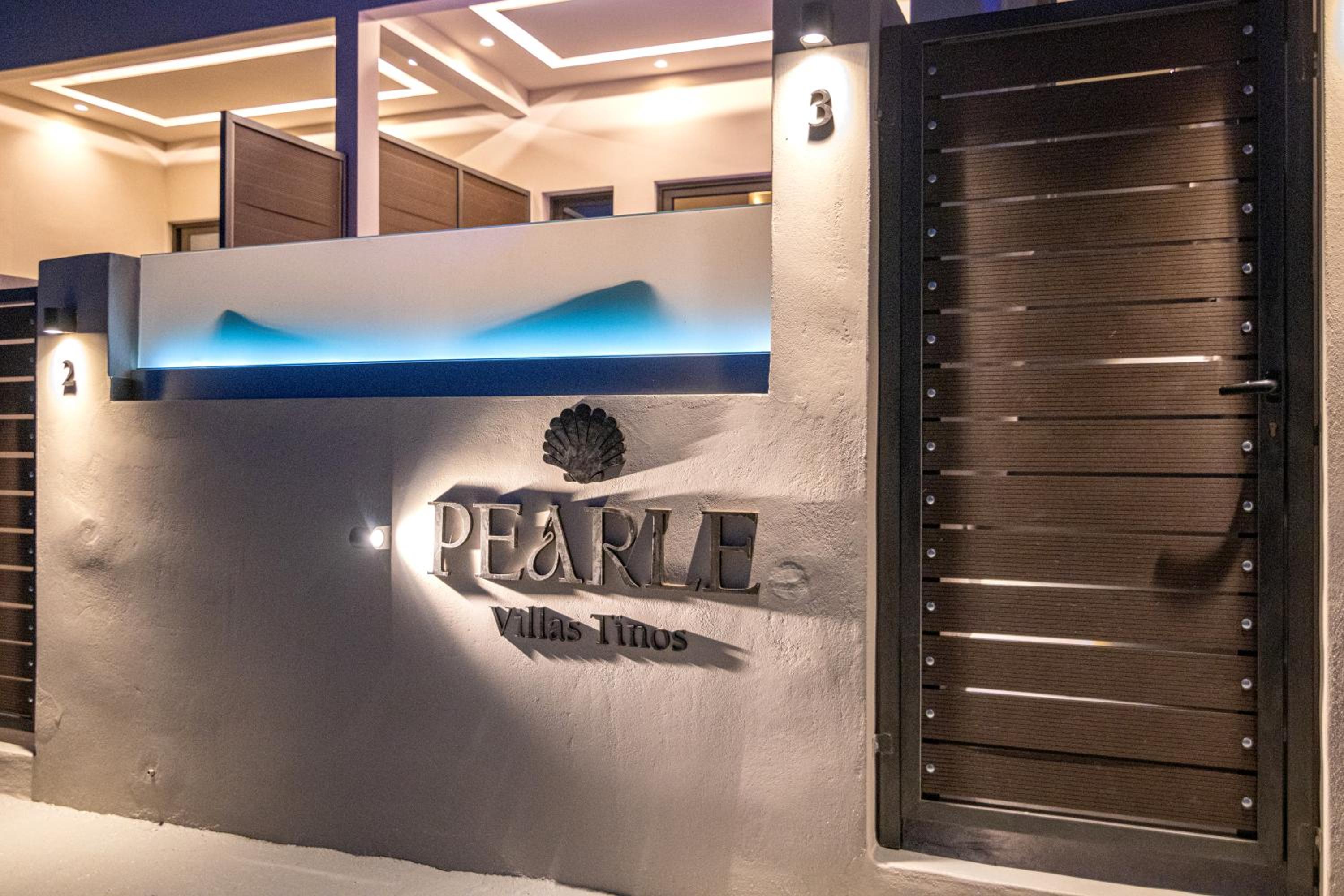 Pearle Suites and Villa Tinos view 2