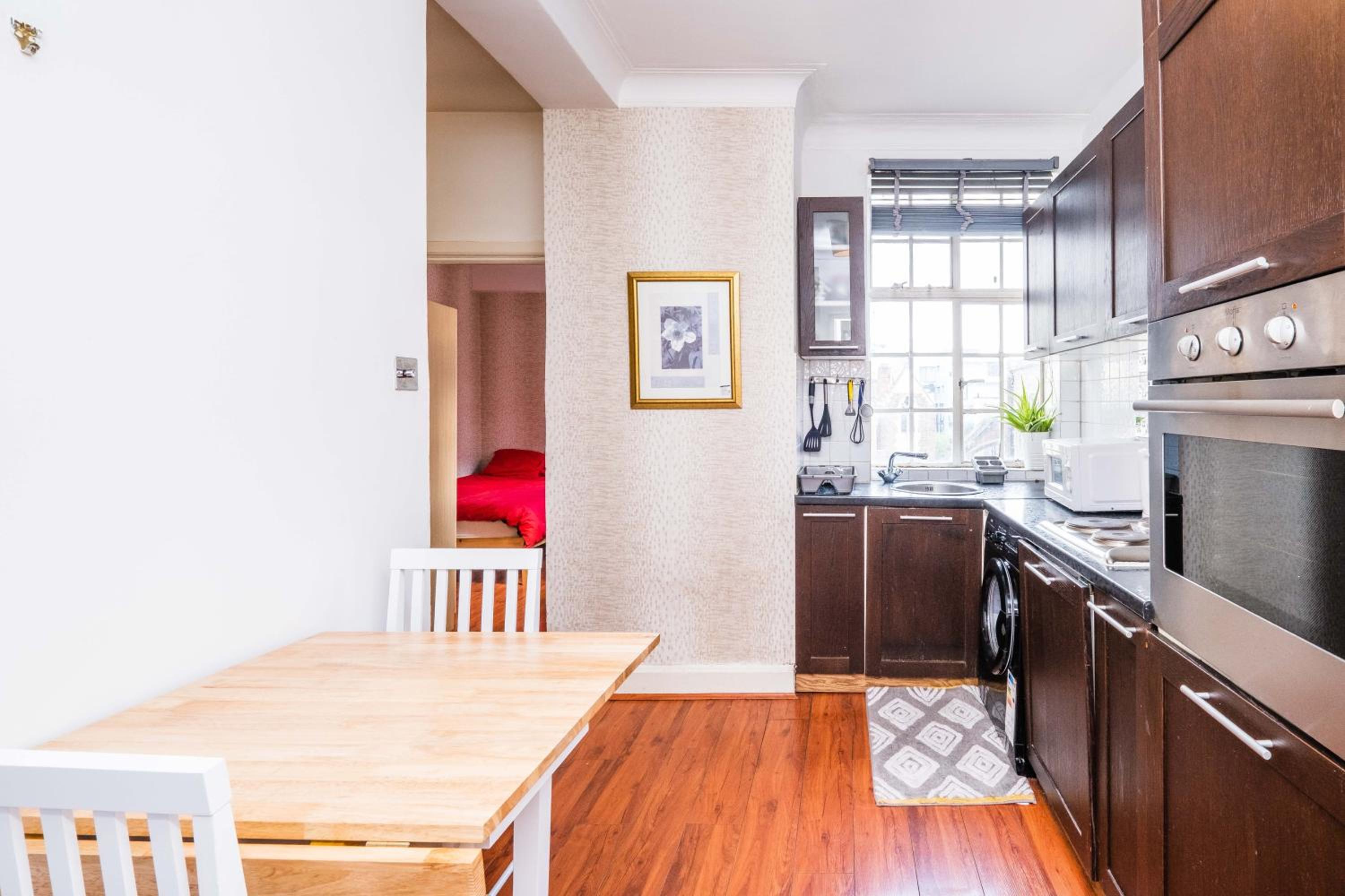 Classic Marble Arch Apartment