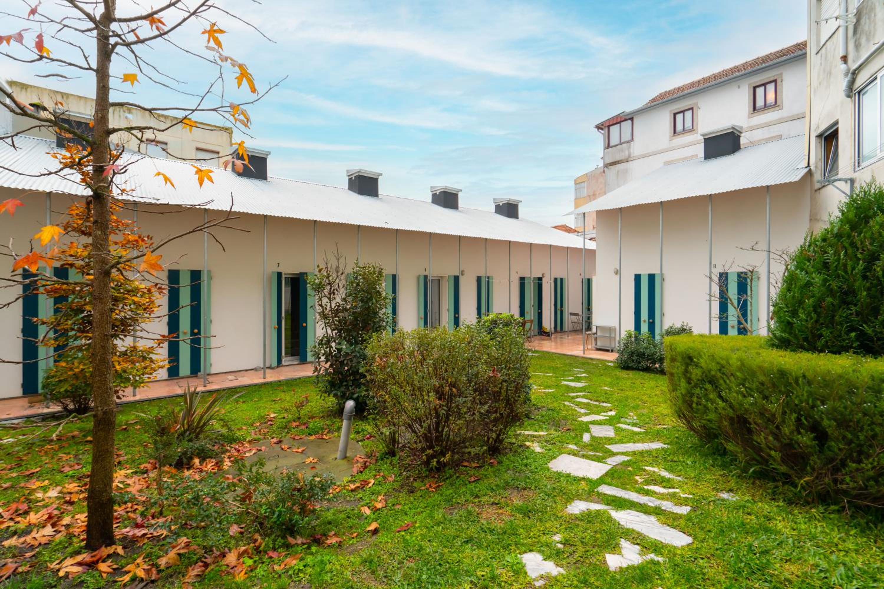 Host Wise - Quiet Colourful House - Garden