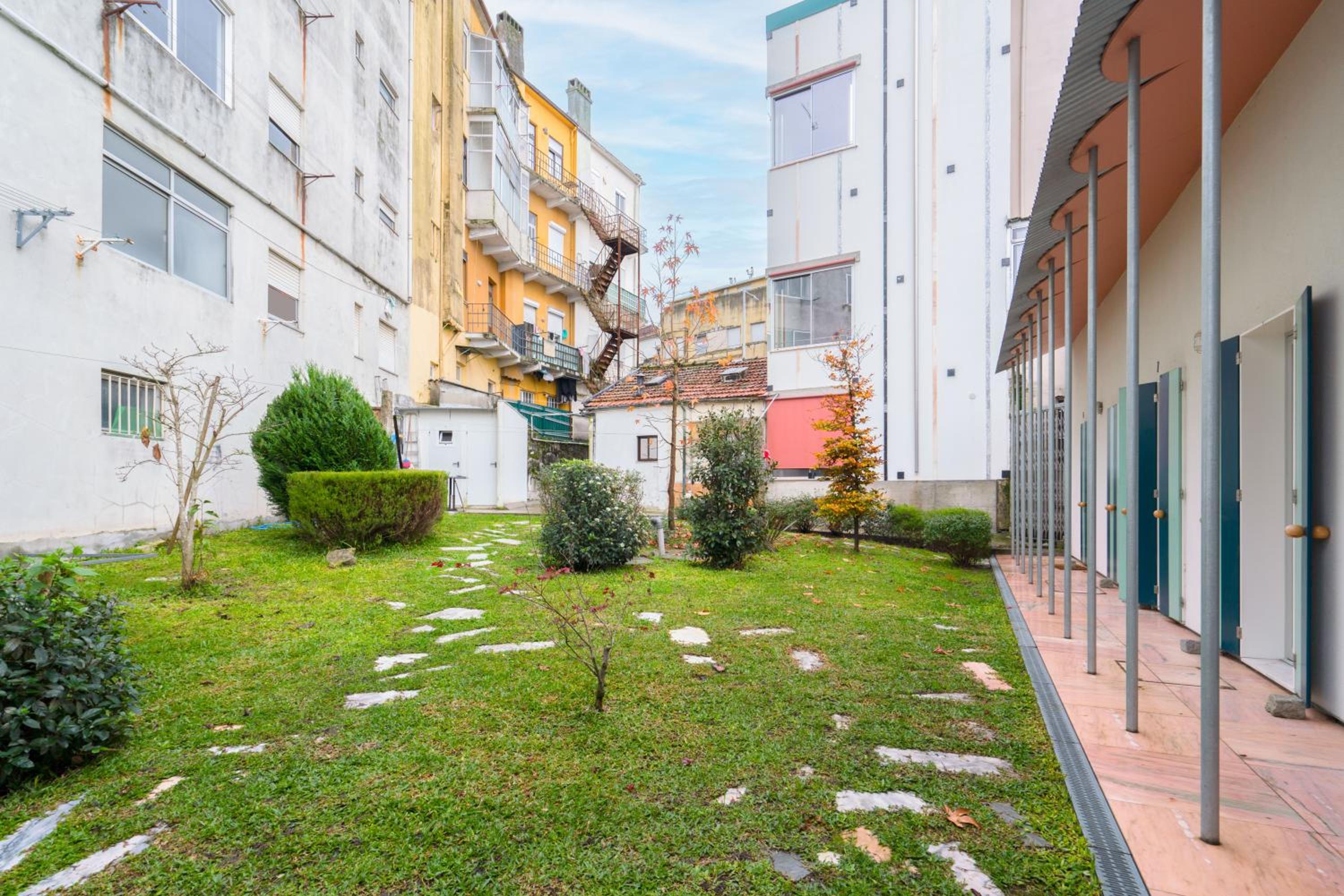 Host Wise - Quiet Colourful House - Garden