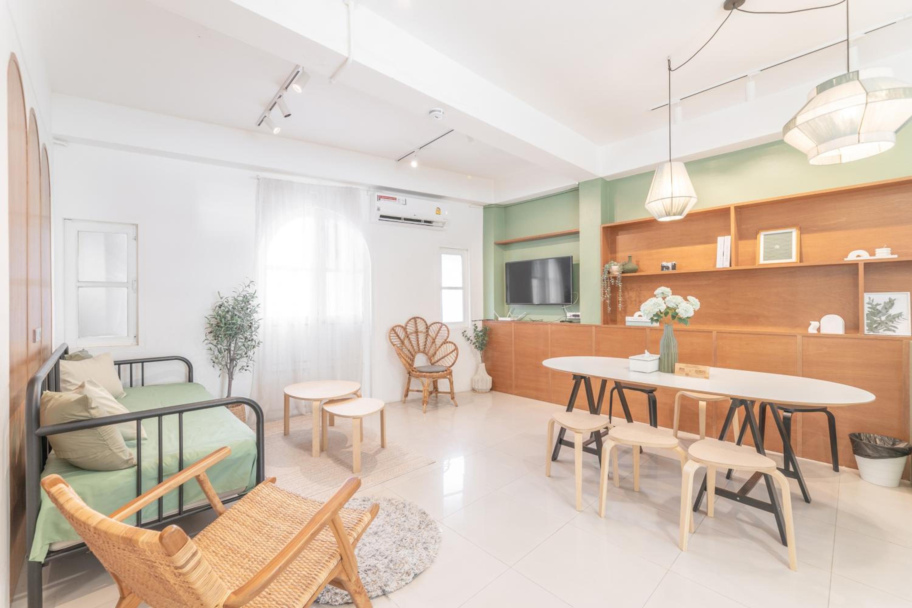 Evergreen apartment by Beginning with, 3BR in heart of Nimman