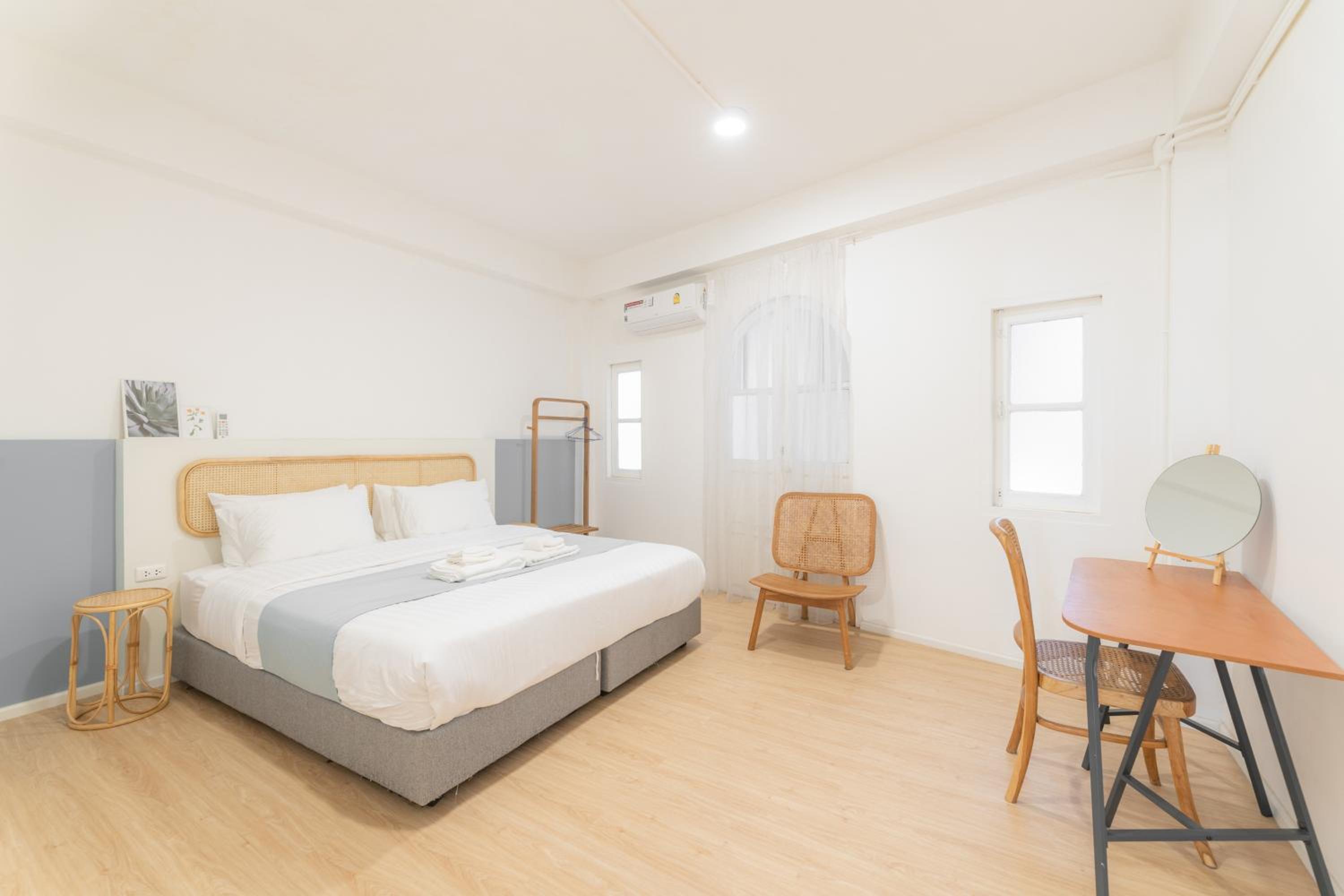 Evergreen apartment by Beginning with, 3BR in heart of Nimman