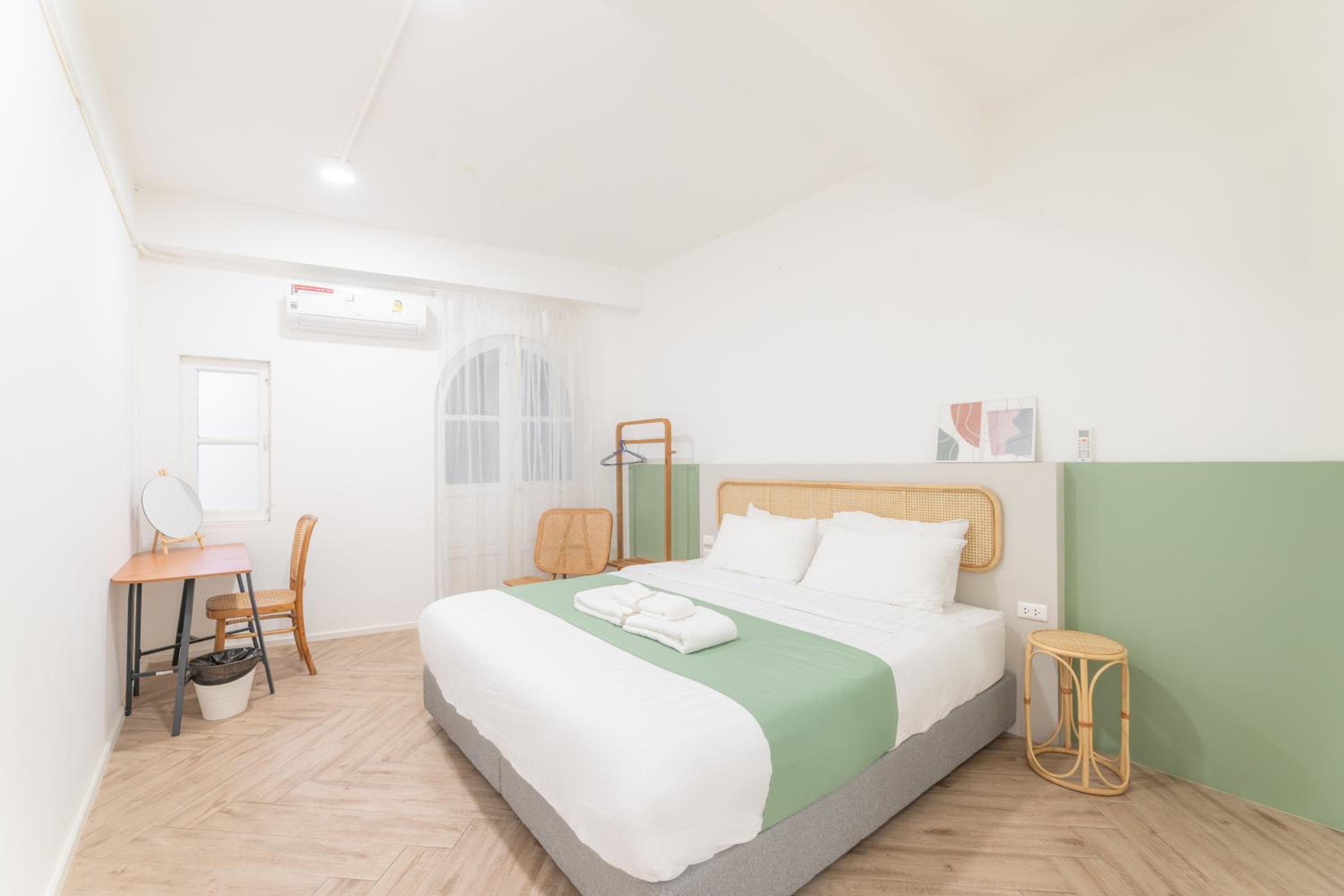 Evergreen apartment by Beginning with, 3BR in heart of Nimman