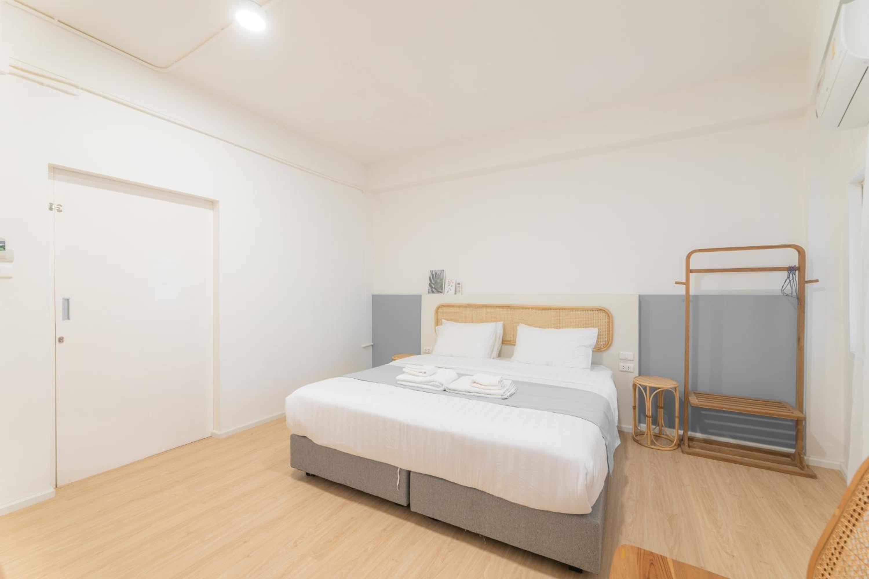Evergreen apartment by Beginning with, 3BR in heart of Nimman