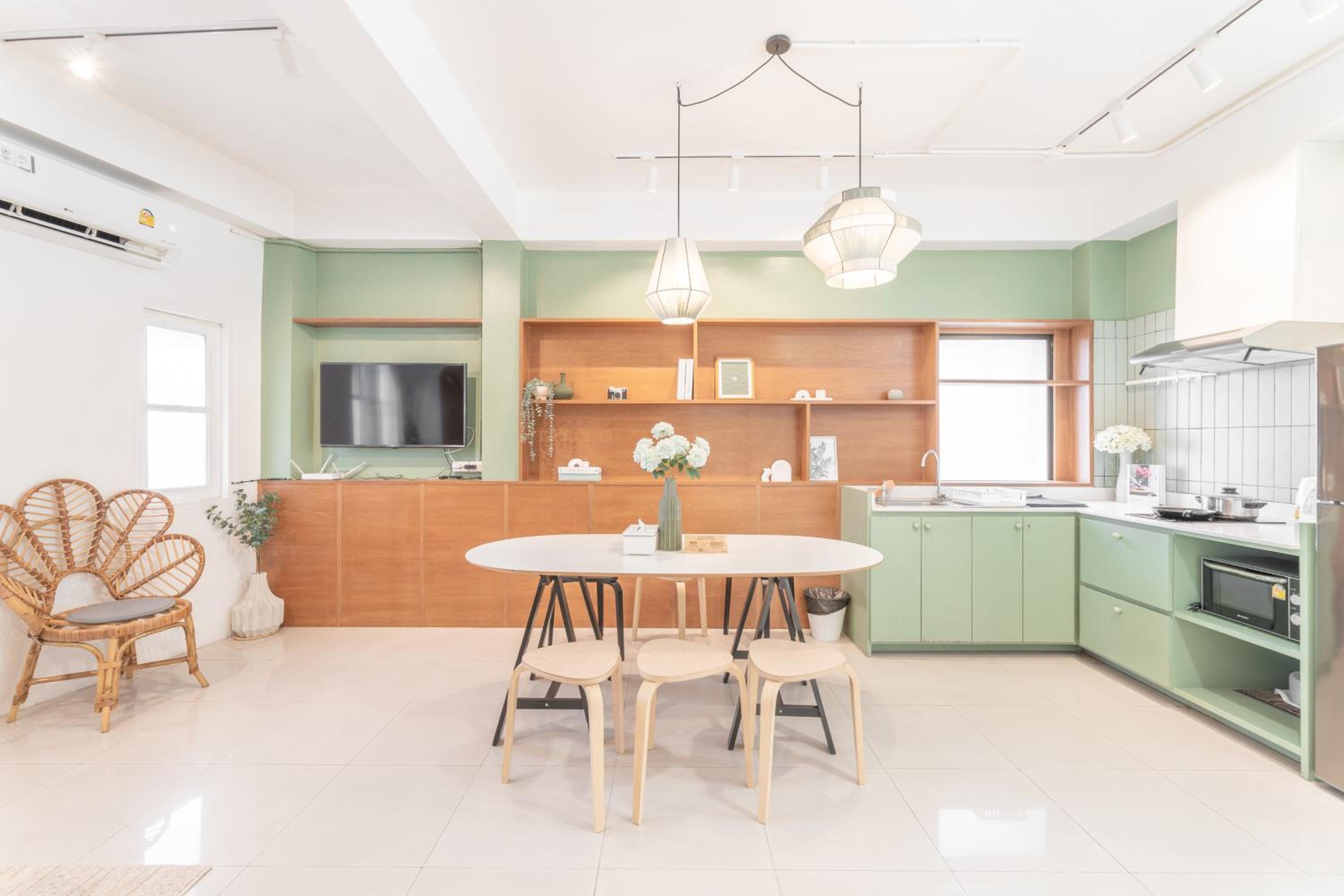Evergreen apartment by Beginning with, 3BR in heart of Nimman