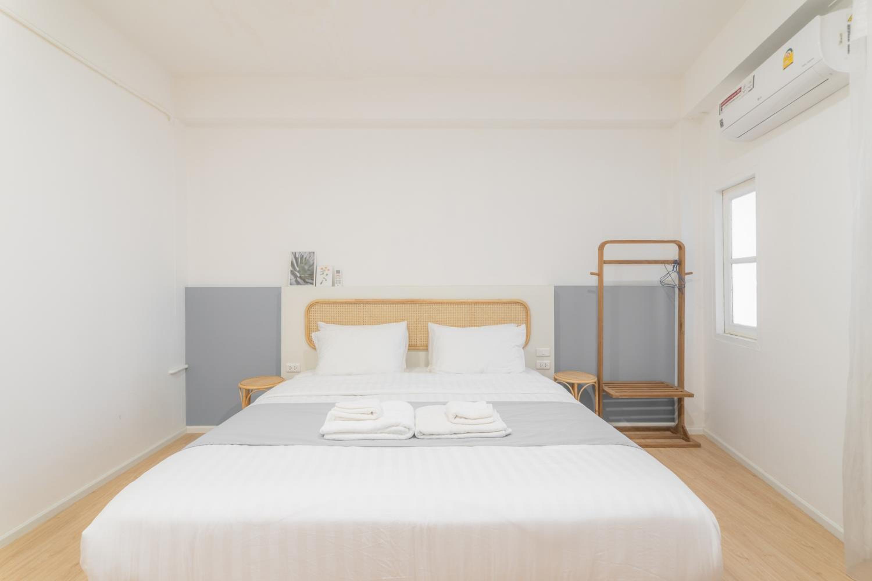 Evergreen apartment by Beginning with, 3BR in heart of Nimman