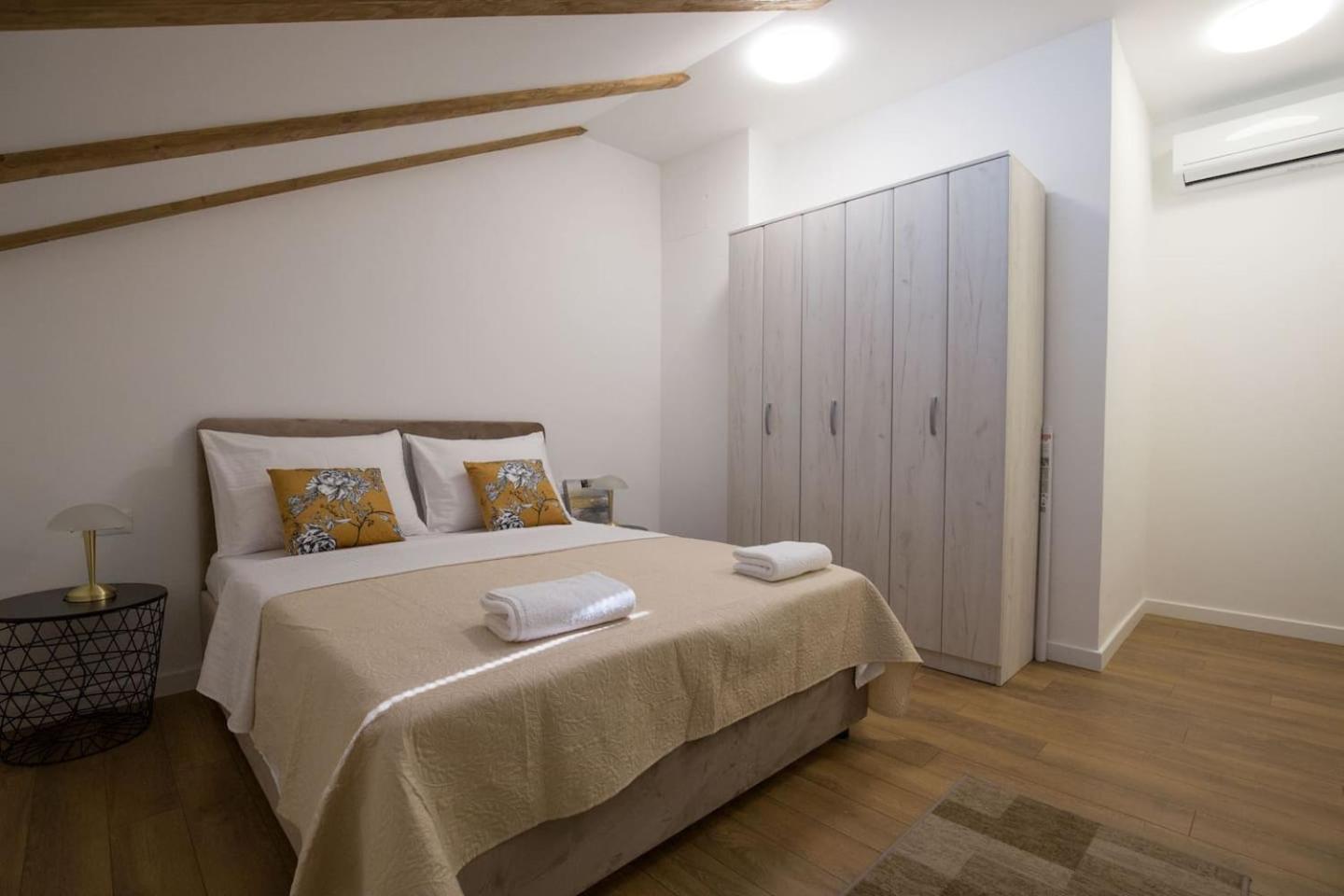 Apartment Ten