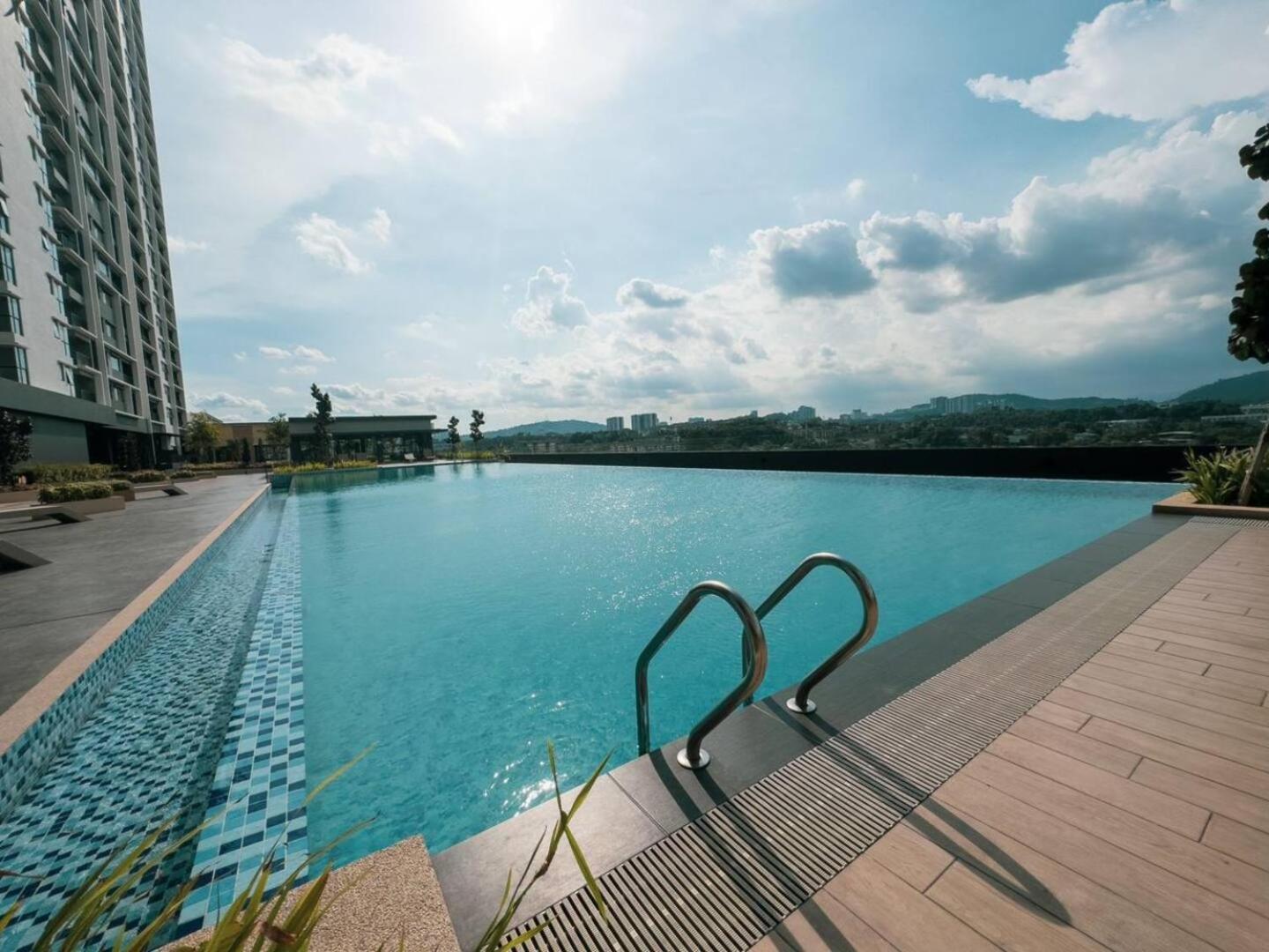 The Netizen #Cheras#C180#MRT#9person stay#Staycation 3 Bed Rooms