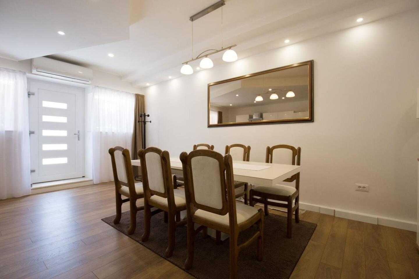 Apartment Ten