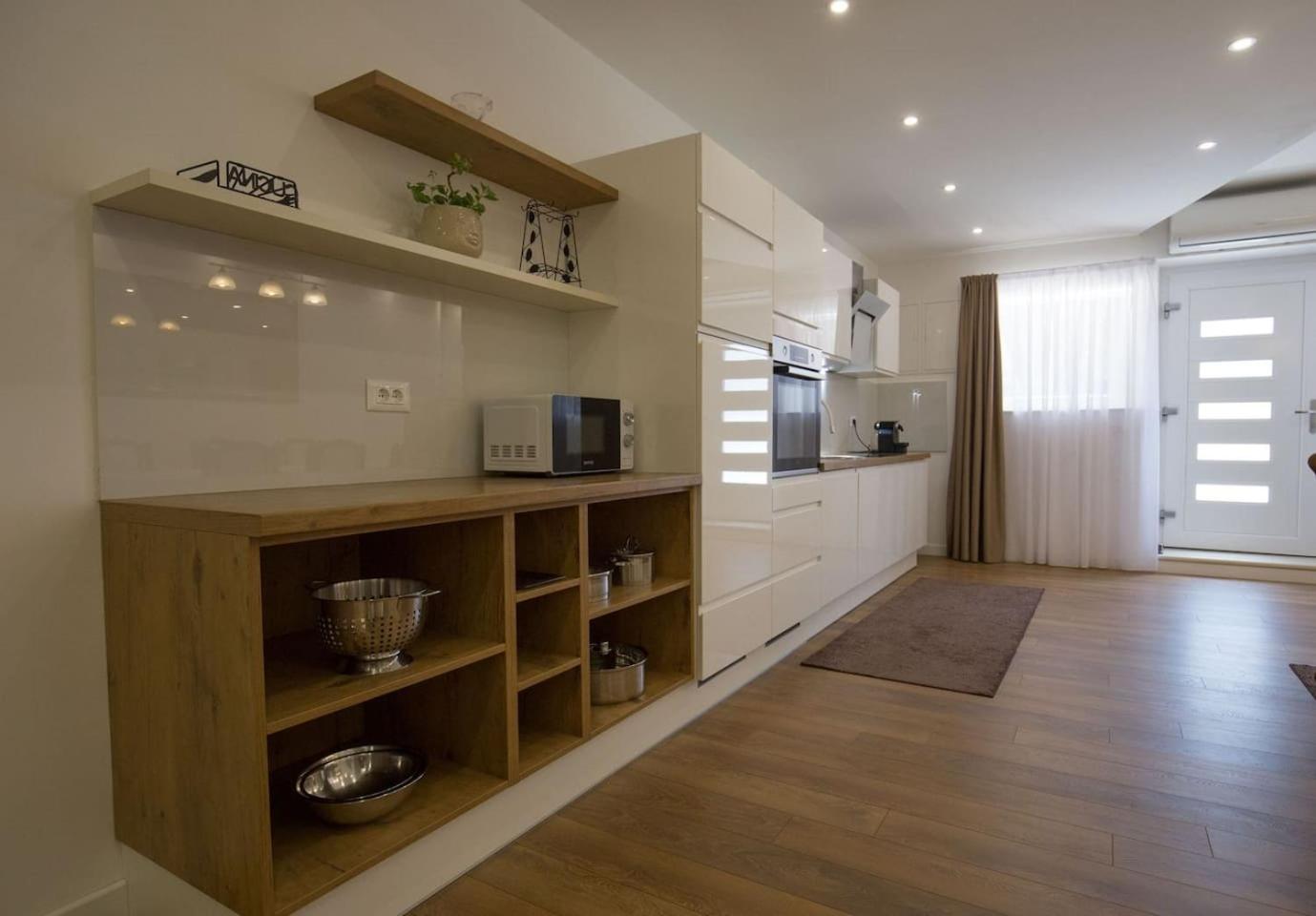 Apartment Ten