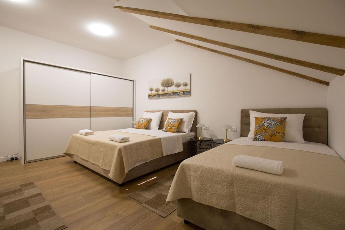 Apartment Ten
