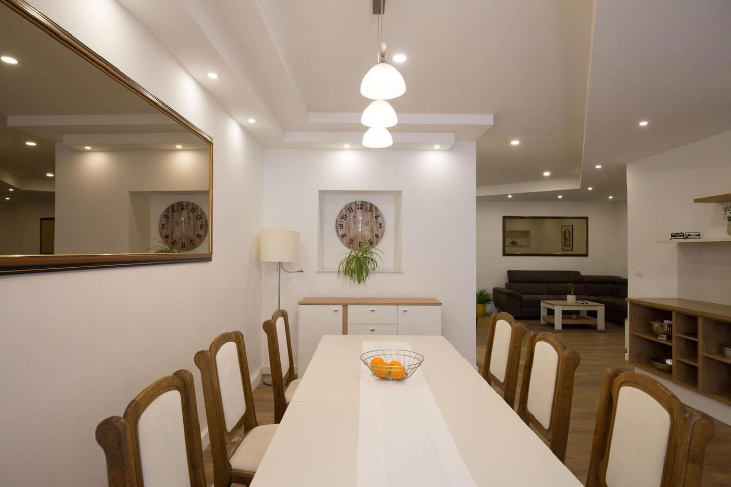 Apartment Ten