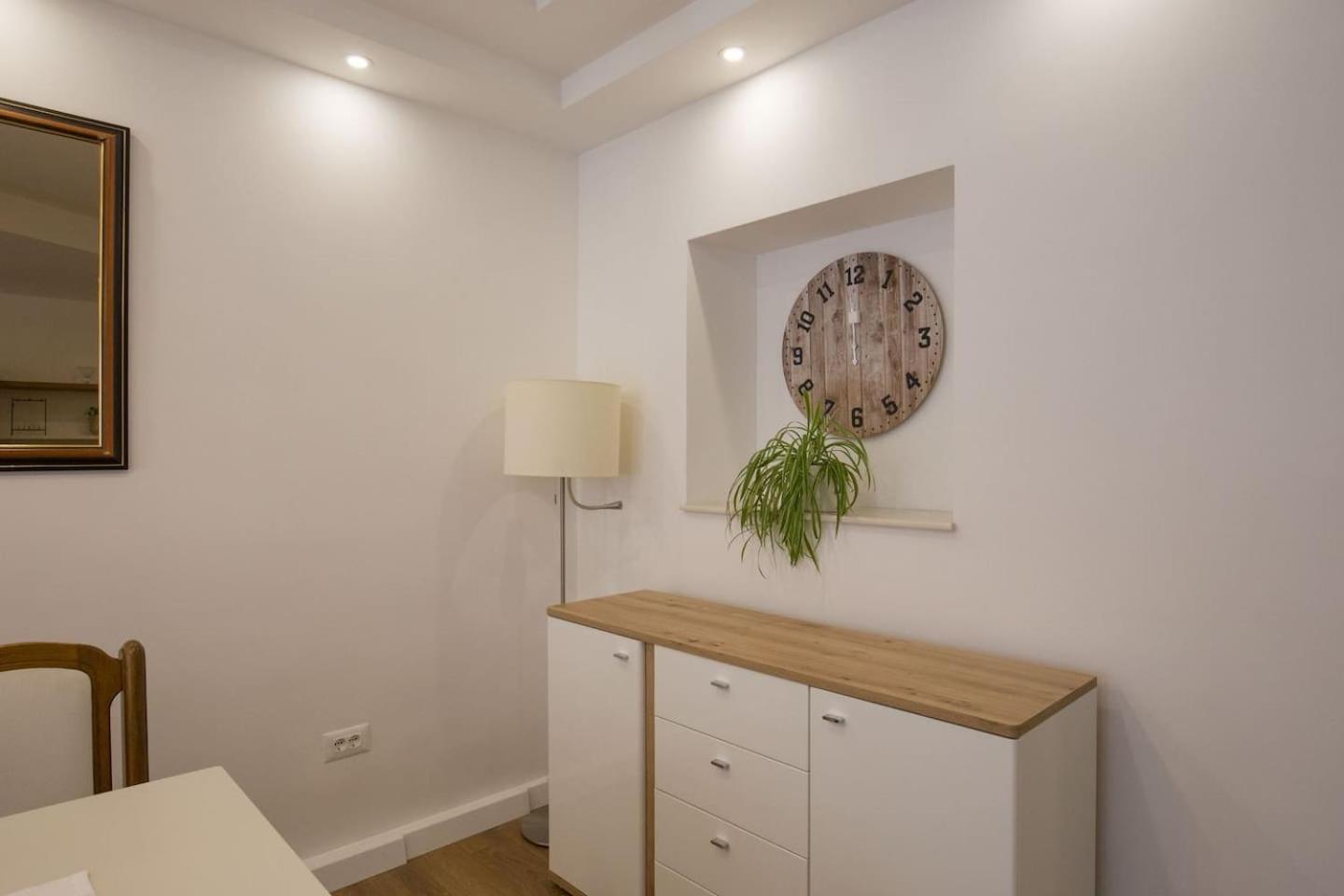 Apartment Ten