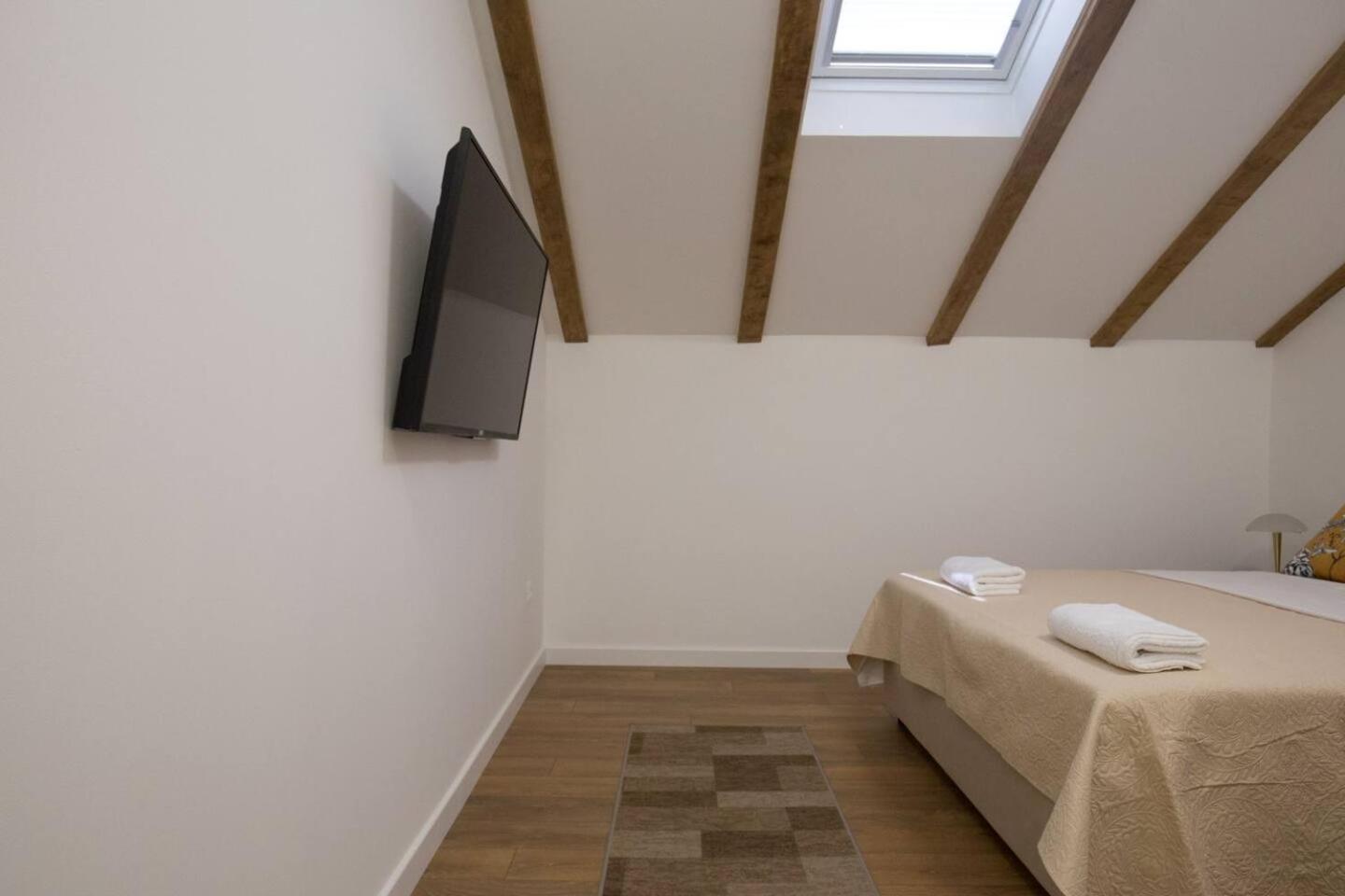 Apartment Ten