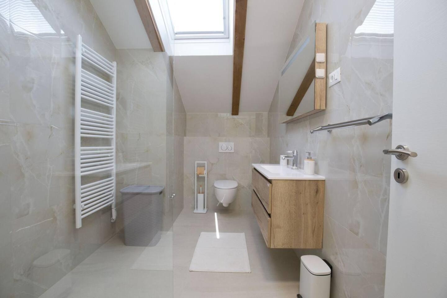 Apartment Ten