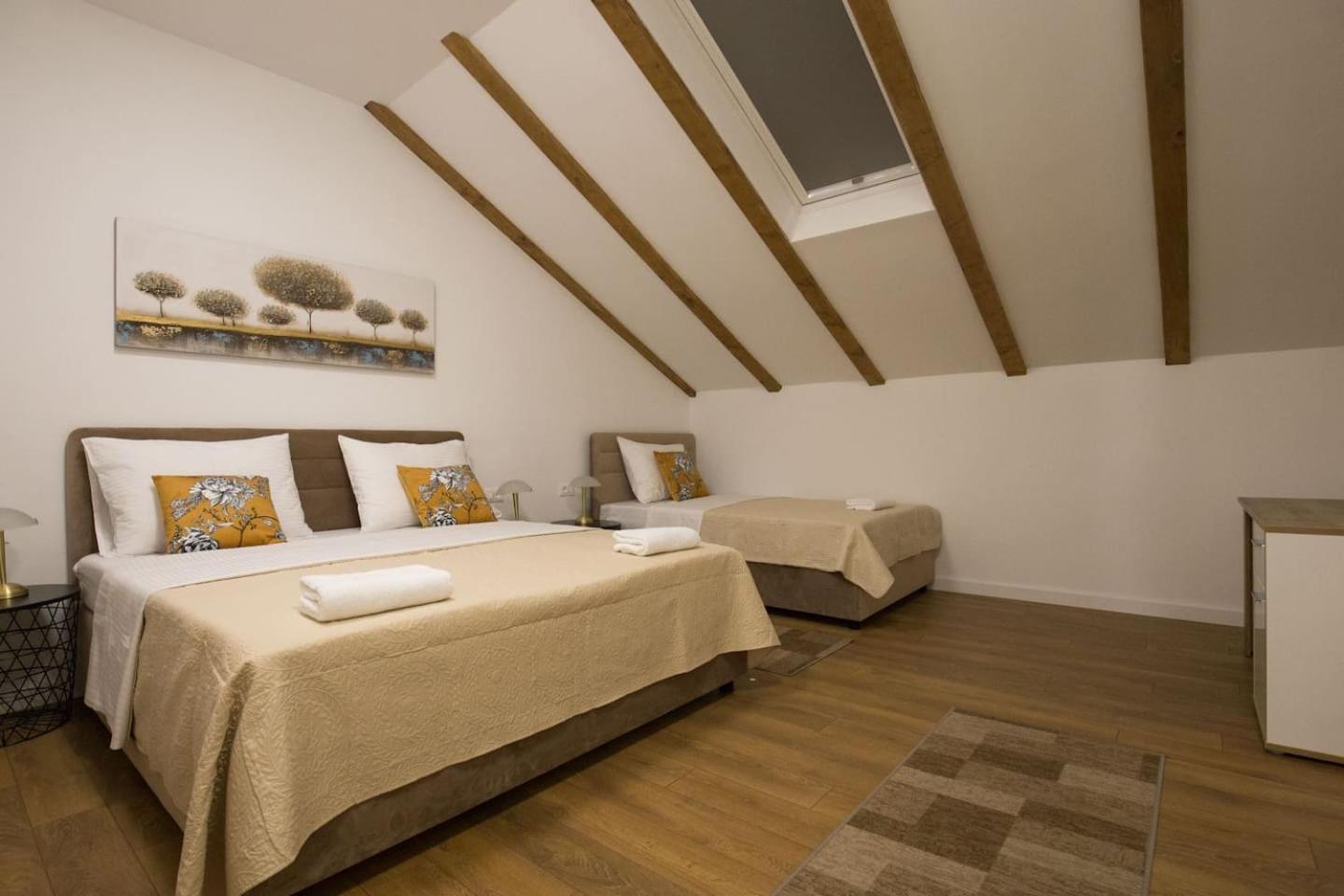 Apartment Ten