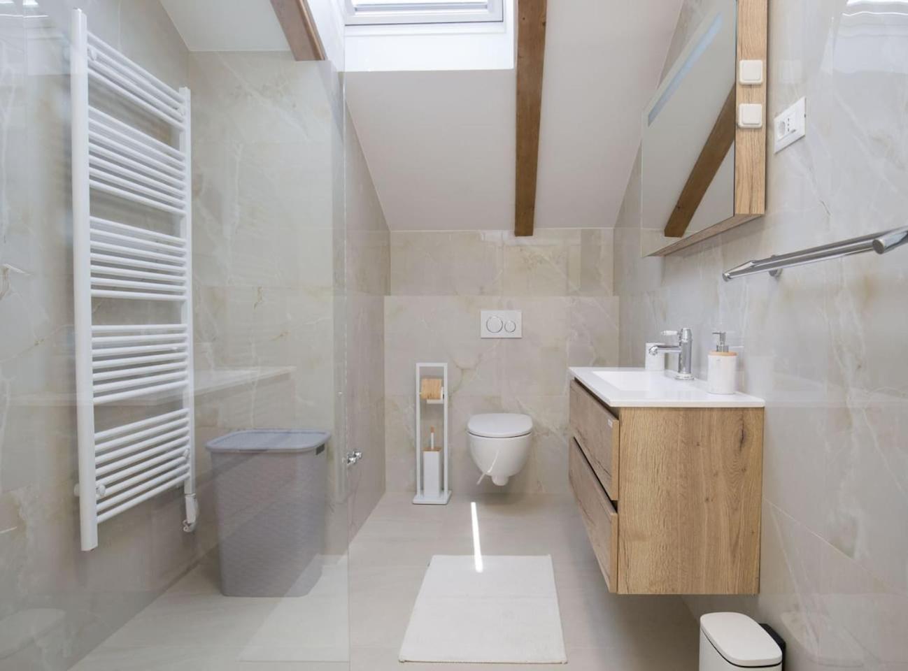 Apartment Ten