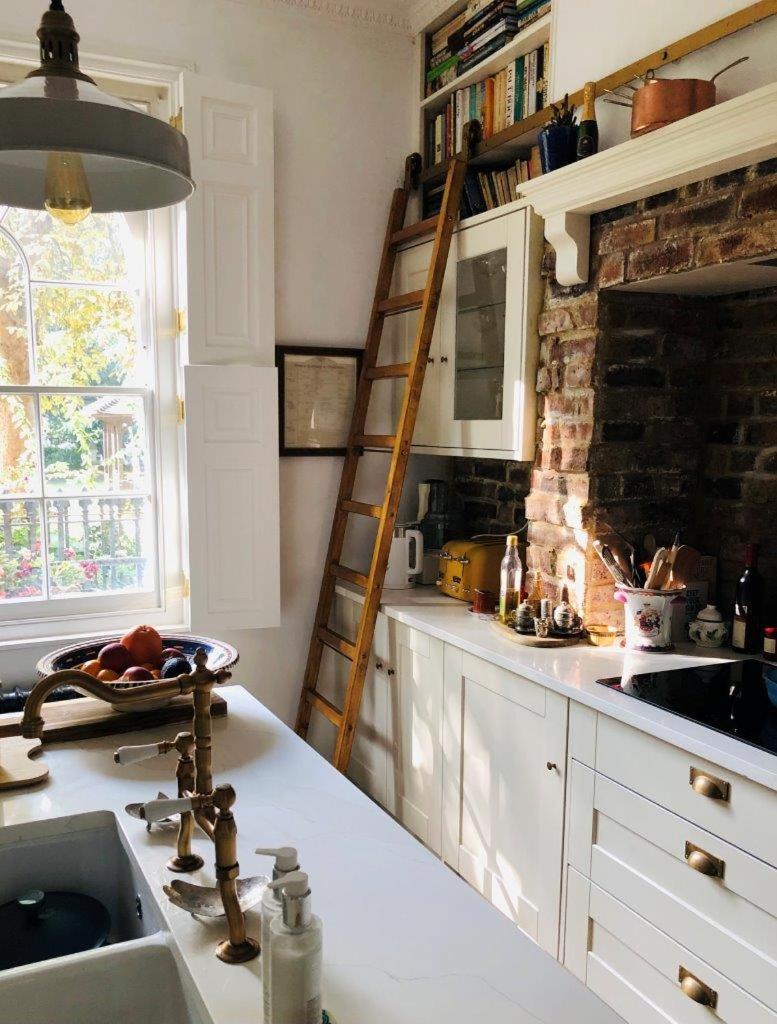 Gorgeous Grade II Listed Georgian House - Leafy Square Views - Central London