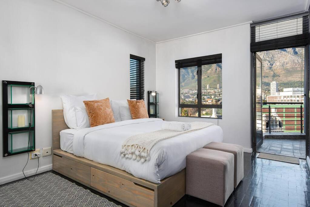 8th Floor - Table Mountain Views Central & Secure view 2