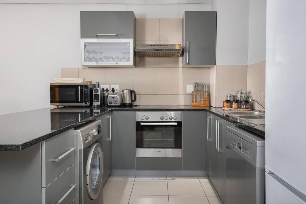 8th Floor - Table Mountain Views Central & Secure view 4