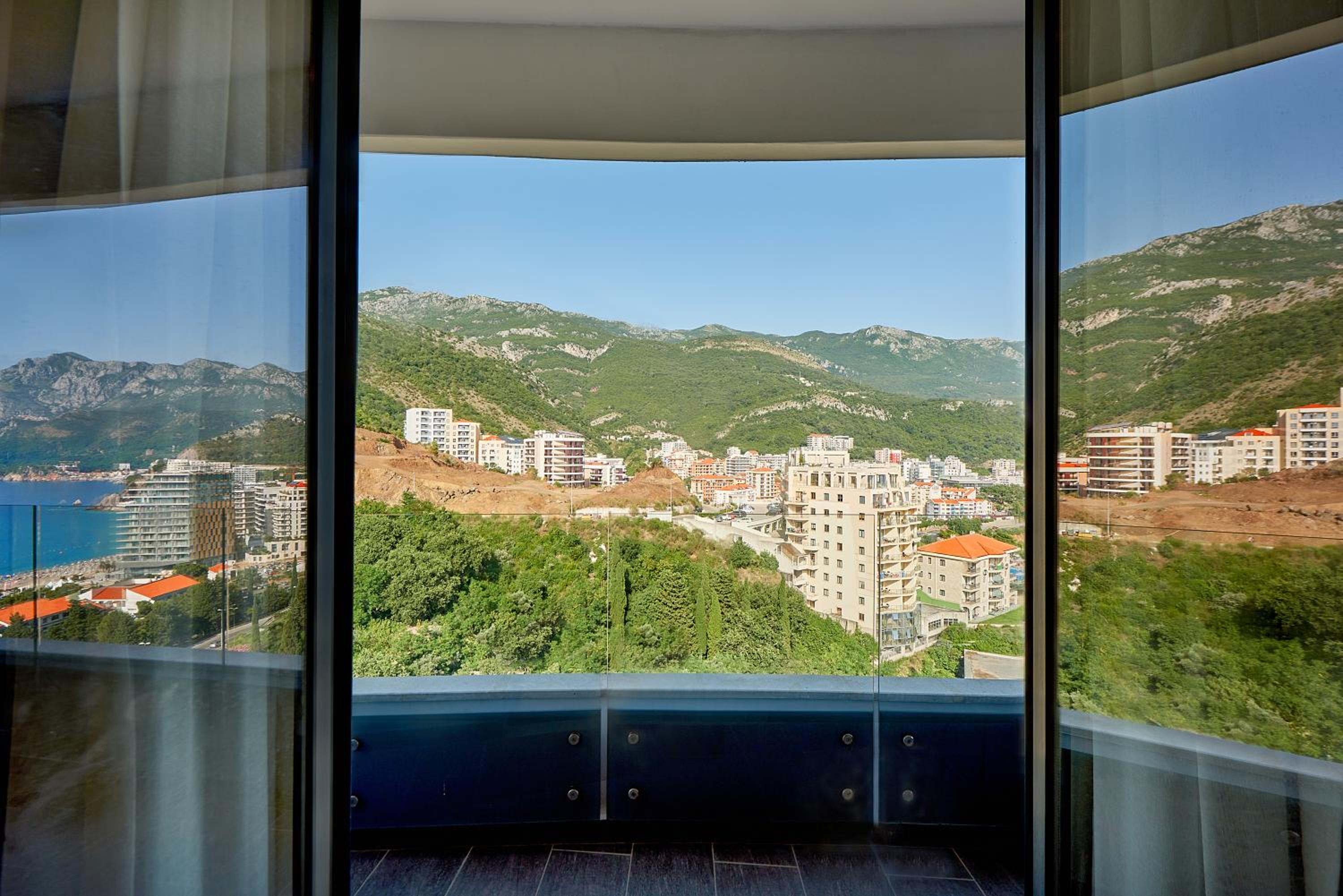 Skyline resort