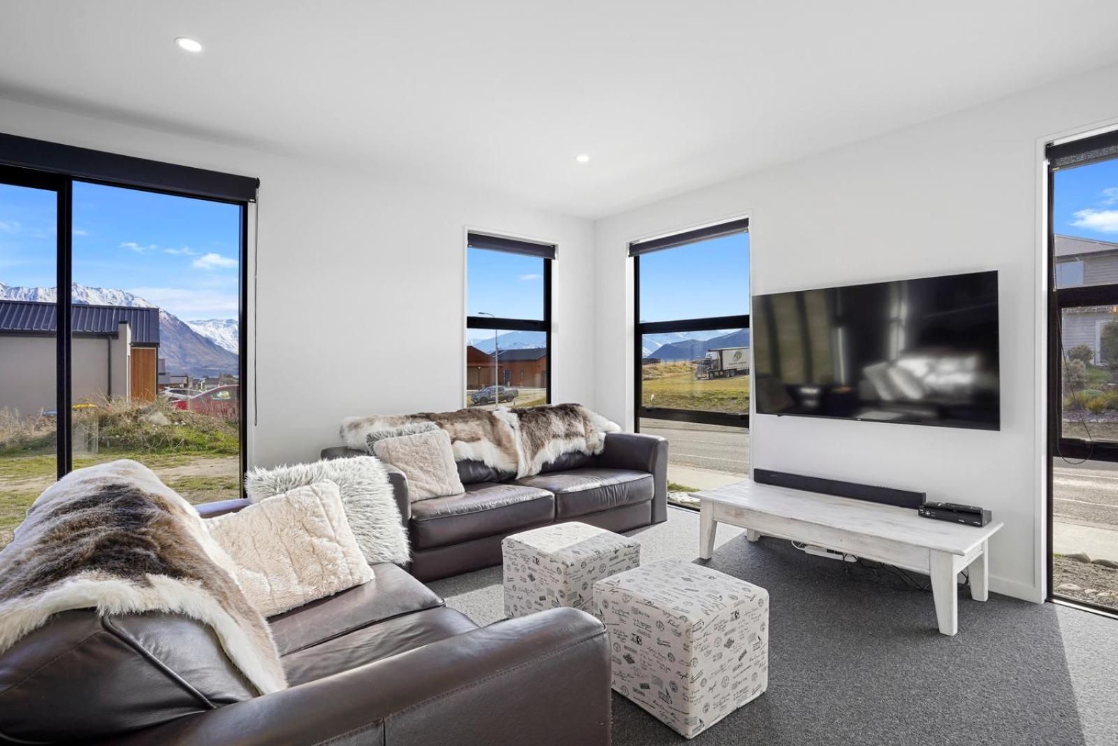 Paradise Point - Wānaka Holiday Home view 3