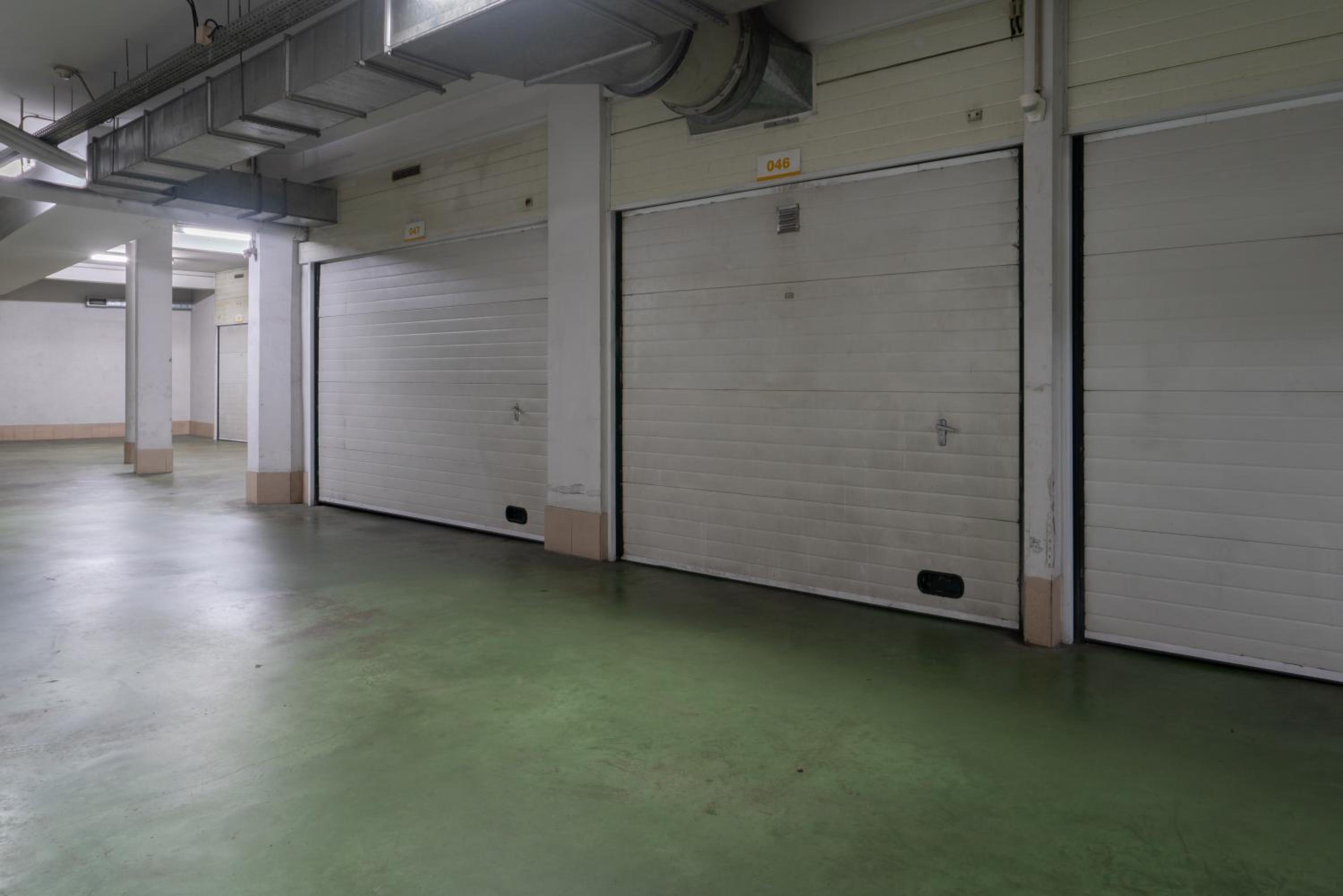 Homely Fresh Apartment - Terrace & Garage view 2