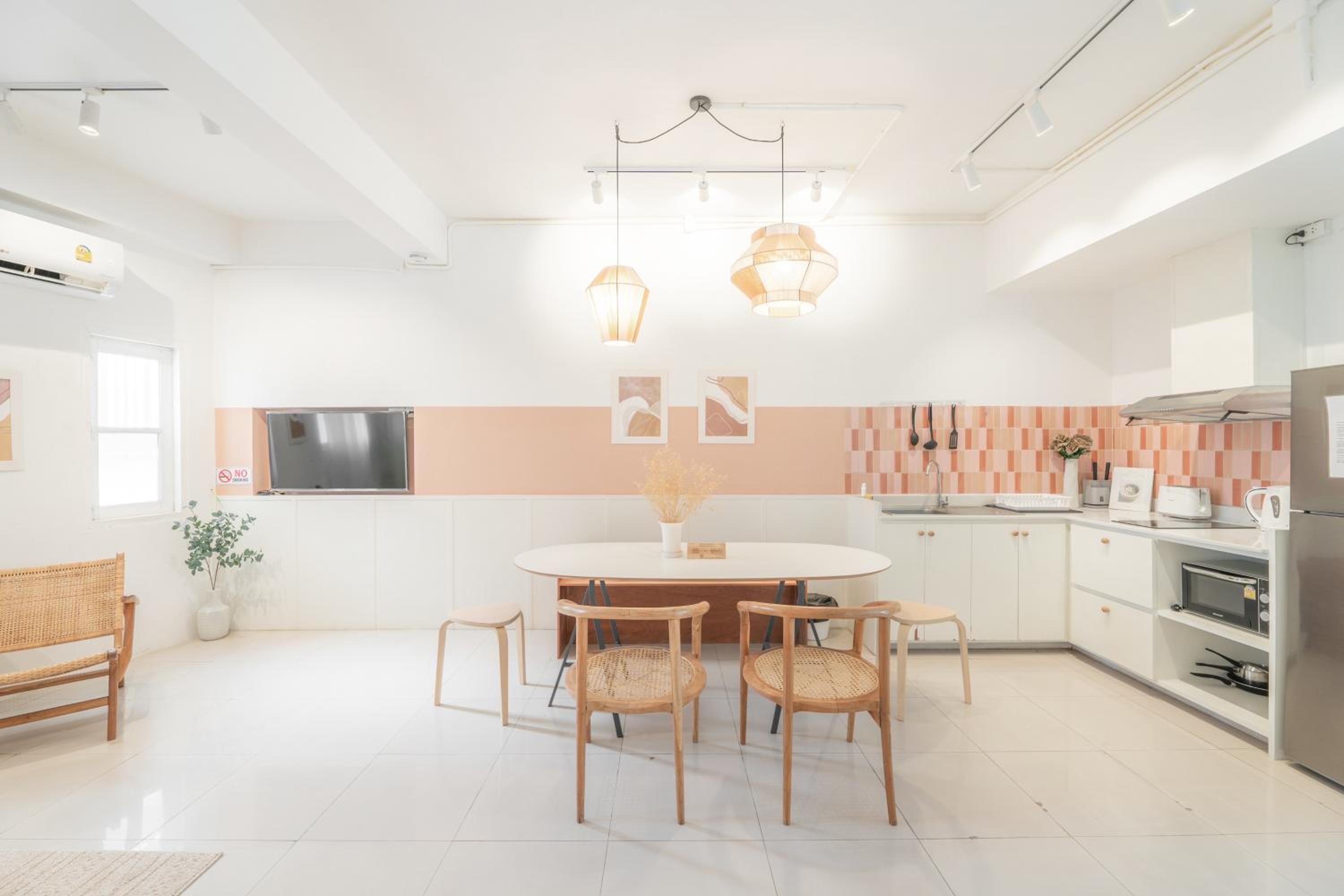 Craft studio apartment by Beginning with,3BR​ in heart of Nimman